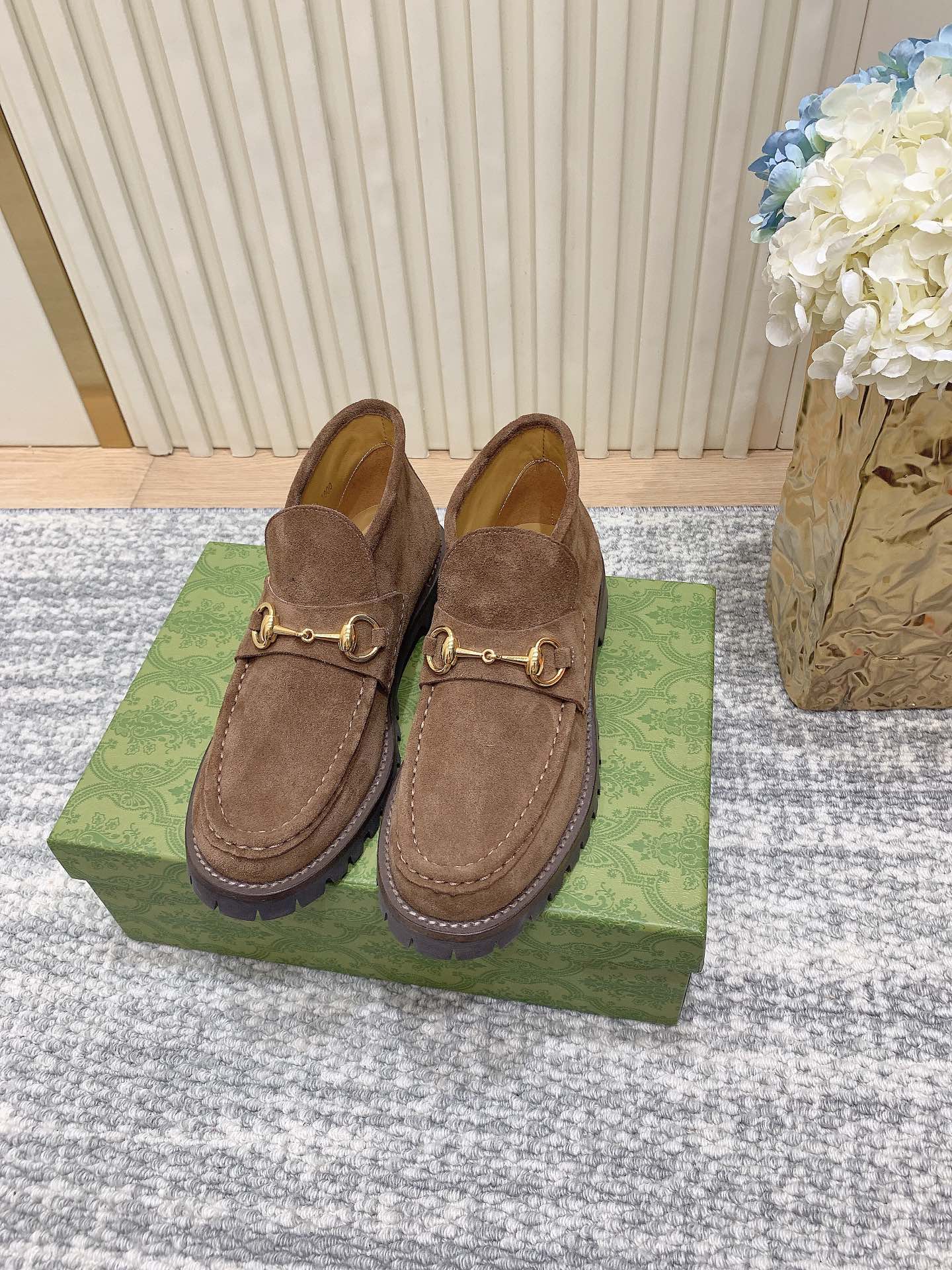 Gucci Sapatos Loafers Couro de vaca genuíno Borracha Seda Vintage