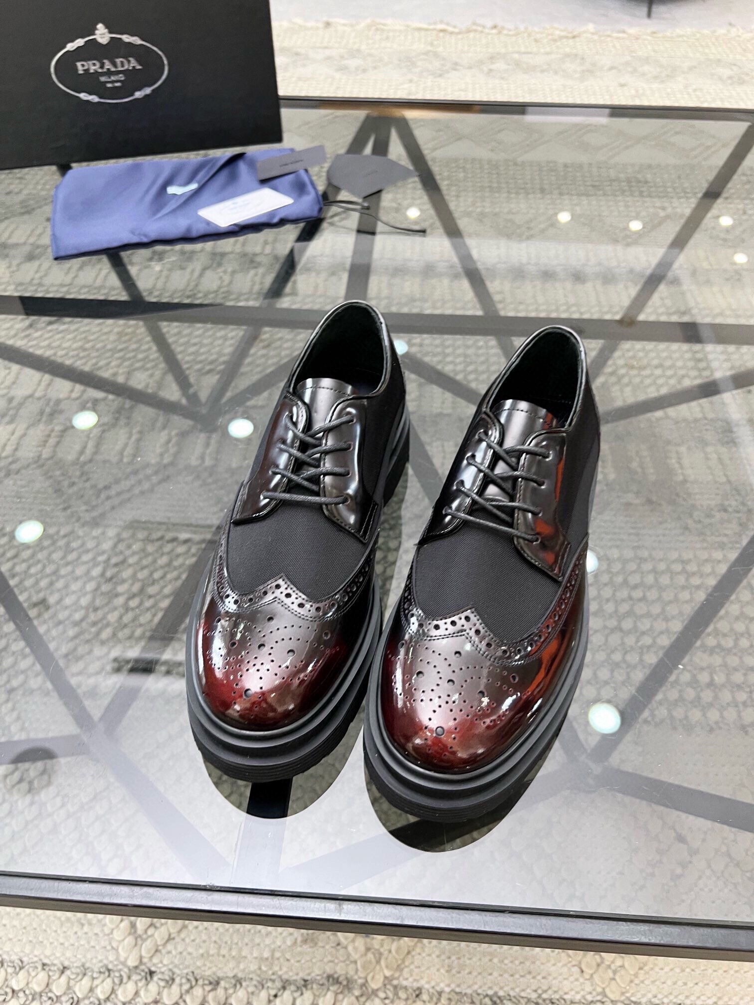 NO:217663,Brand PRADA color original color matching number 39-44 customized 38.45 price Material Prada new top purchasing agent Men's god thick-soled sneakers are coming, the counter is released at the same time as original configuration, Italian imported original cowhide, breathable and comfortable driving essentials, fully imported water-dyed cowhide inner pads, original sole special supply original sole super comfortable, original order goods, high quality, Prada leather shoes, prada, prada, sneakers, cowhide19860909品牌PRADA 颜色原版配色 码数39-44定做38.45 价格 材质普拉达新款顶级代购 男神厚底运动鞋新品来袭,专柜同步发售原厂配置,意大利进口原版牛皮,透气舒适驾车必备,全进口水染牛皮里垫,鞋底原厂特供原版底超级舒适,原厂跟单货 高品质,普拉达 皮鞋,prada,prada,sneakers,cowhide,Men's shoes