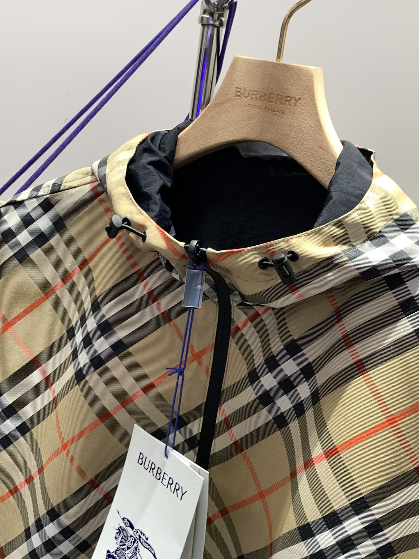 BUR 2024秋冬最新品，官网同步在售，售价15520，原单渠道狠货，非市场货，以假乱真难以分辨！欢迎