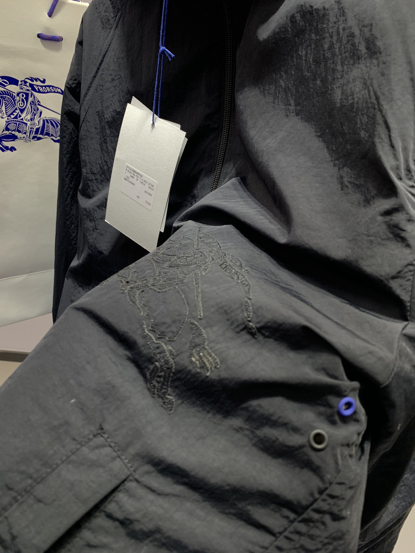 BUR 2024秋冬最新品，官网同步在售，售价15520，原单渠道狠货，非市场货，以假乱真难以分辨！欢迎