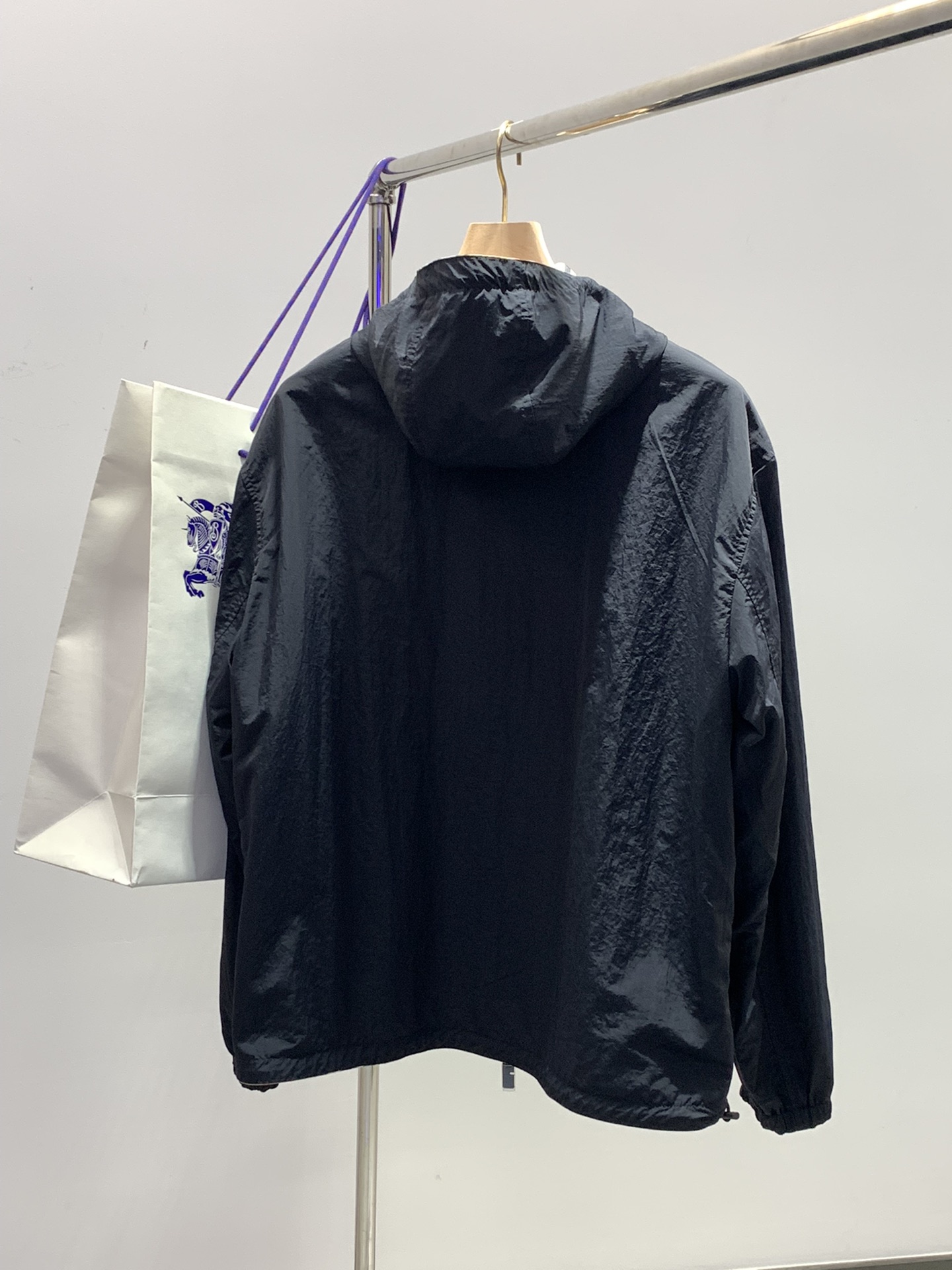 BUR 2024秋冬最新品，官网同步在售，售价15520，原单渠道狠货，非市场货，以假乱真难以分辨！欢迎