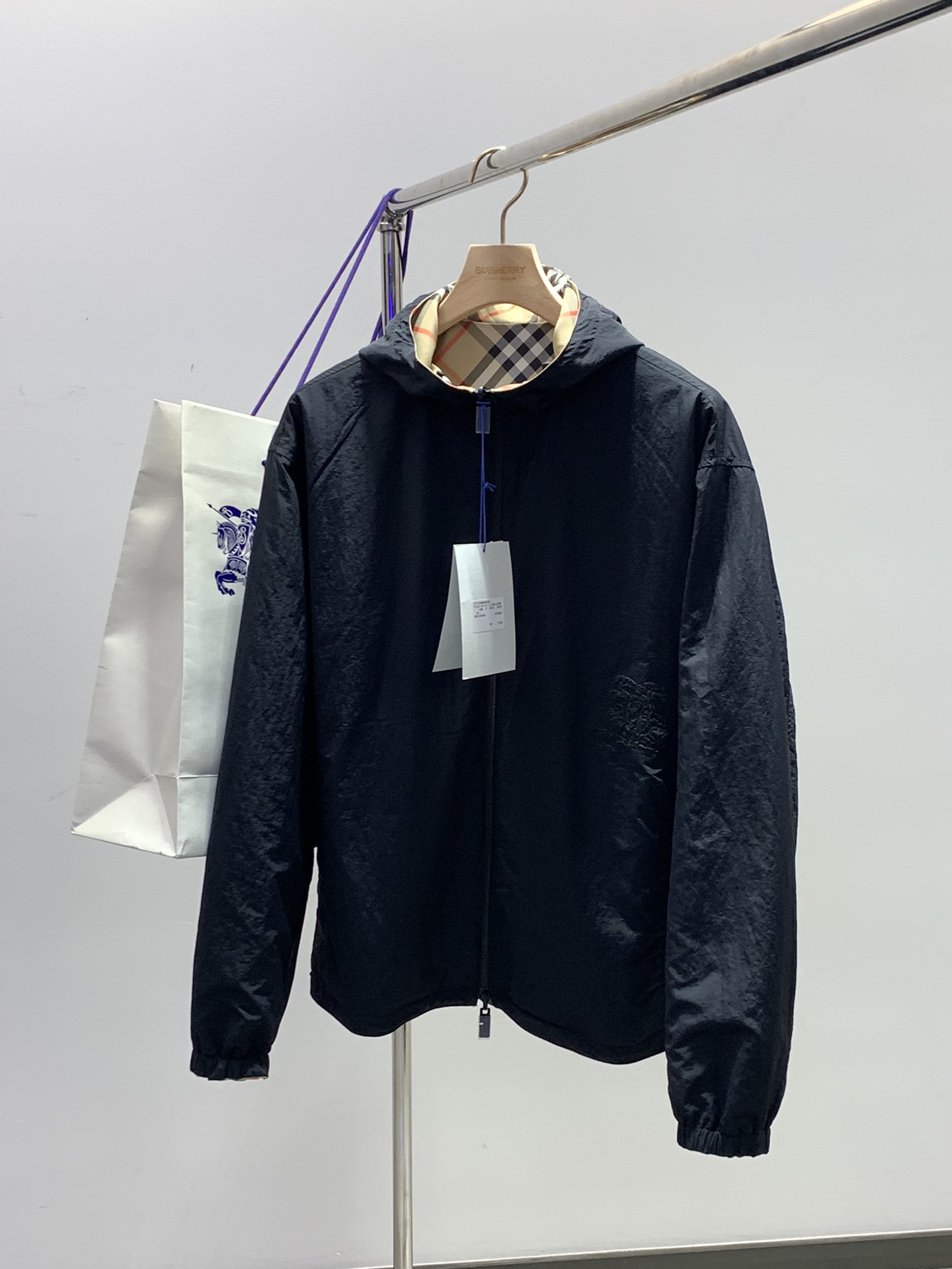 BUR 2024秋冬最新品，官网同步在售，售价15520，原单渠道狠货，非市场货，以假乱真难以分辨！欢迎