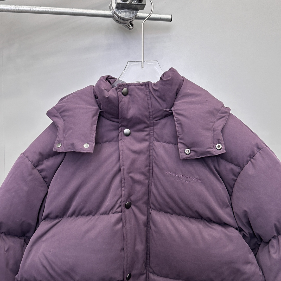 AW｜新款羽绒服，磨毛棉面料手感柔软肉感十足，连帽设计运动休闲，绗缝车线不易跑绒，内胆90白鸭绒填充，搭