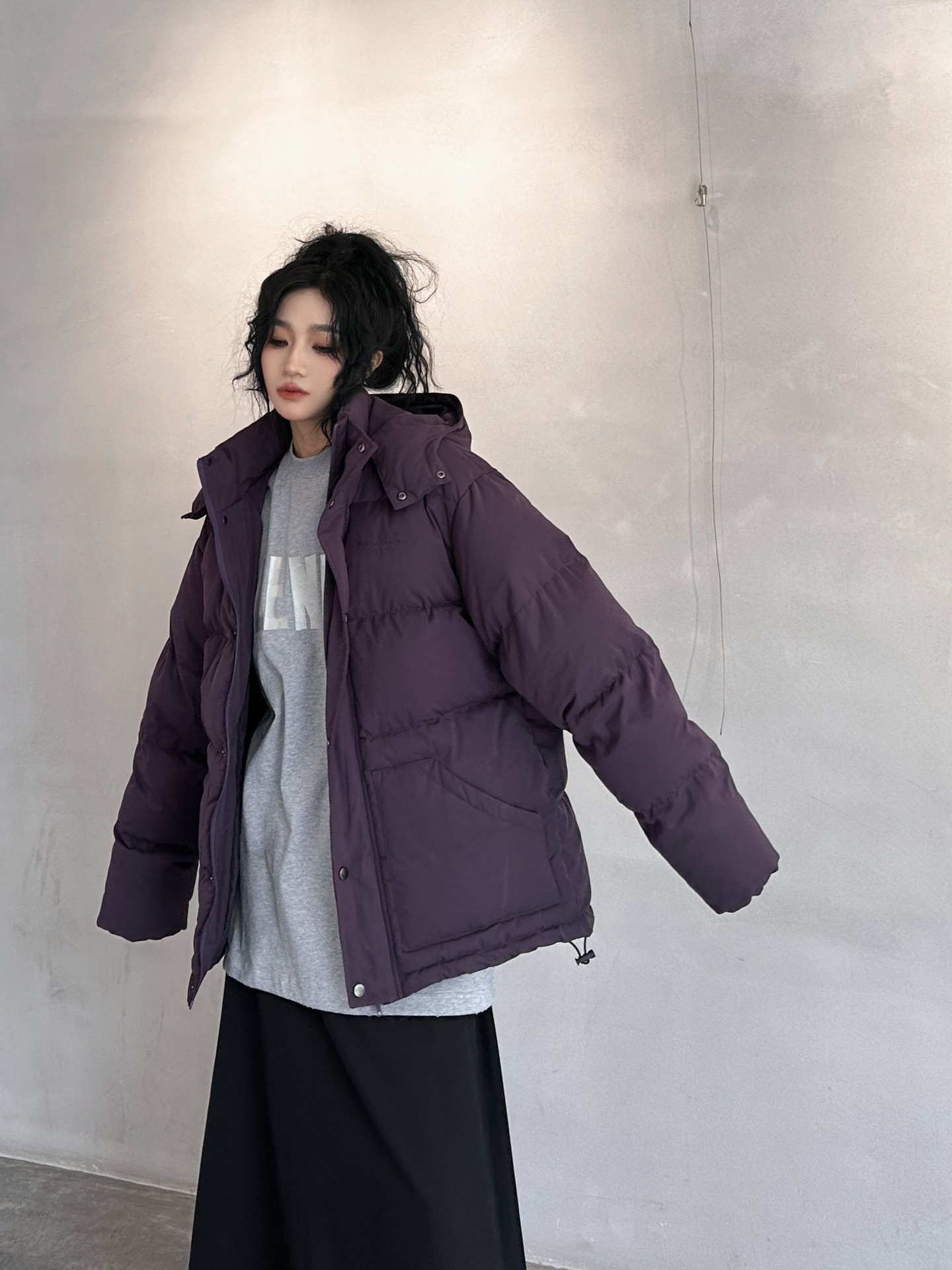 AW｜新款羽绒服，磨毛棉面料手感柔软肉感十足，连帽设计运动休闲，绗缝车线不易跑绒，内胆90白鸭绒填充，搭