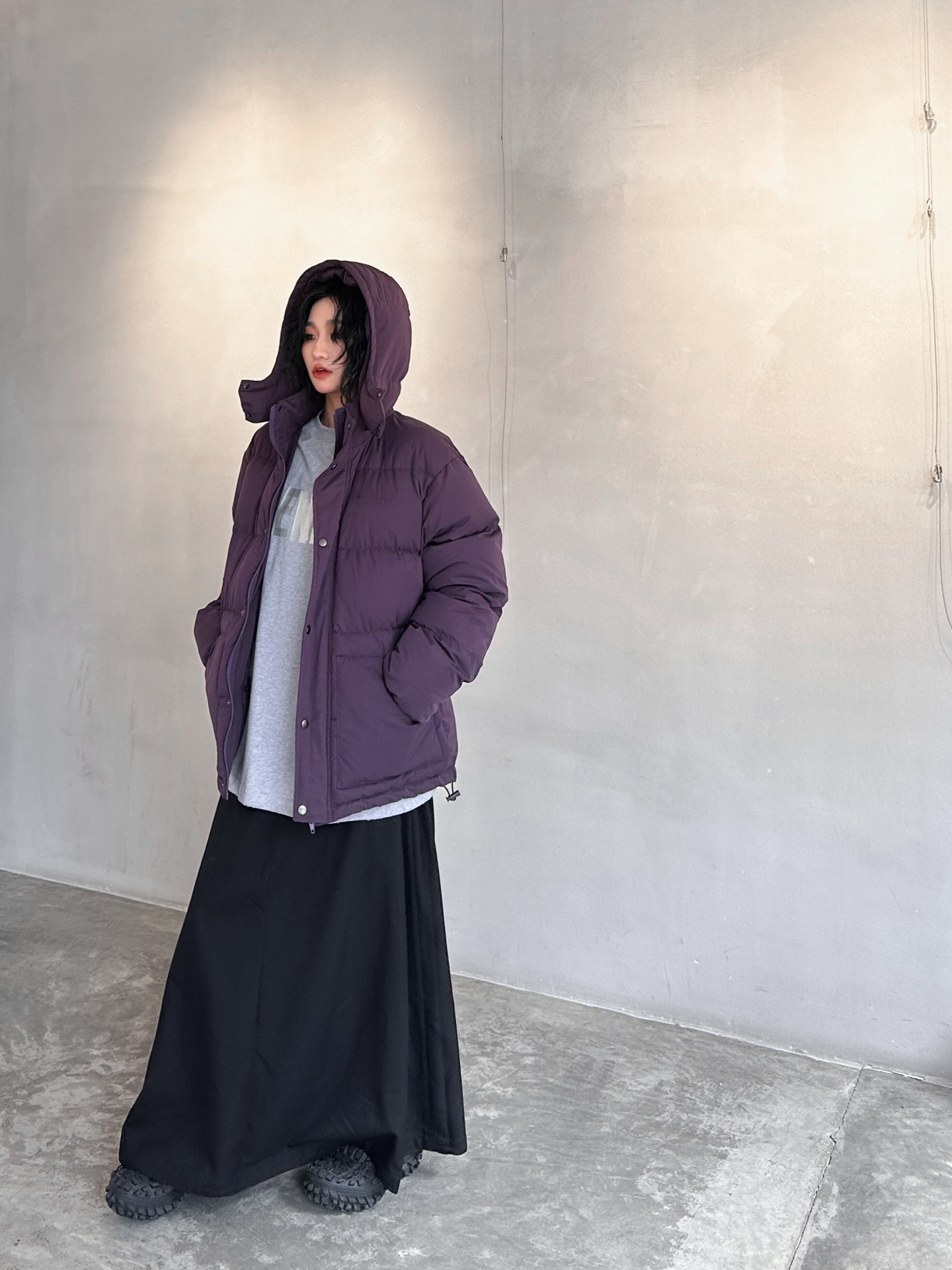 AW｜新款羽绒服，磨毛棉面料手感柔软肉感十足，连帽设计运动休闲，绗缝车线不易跑绒，内胆90白鸭绒填充，搭