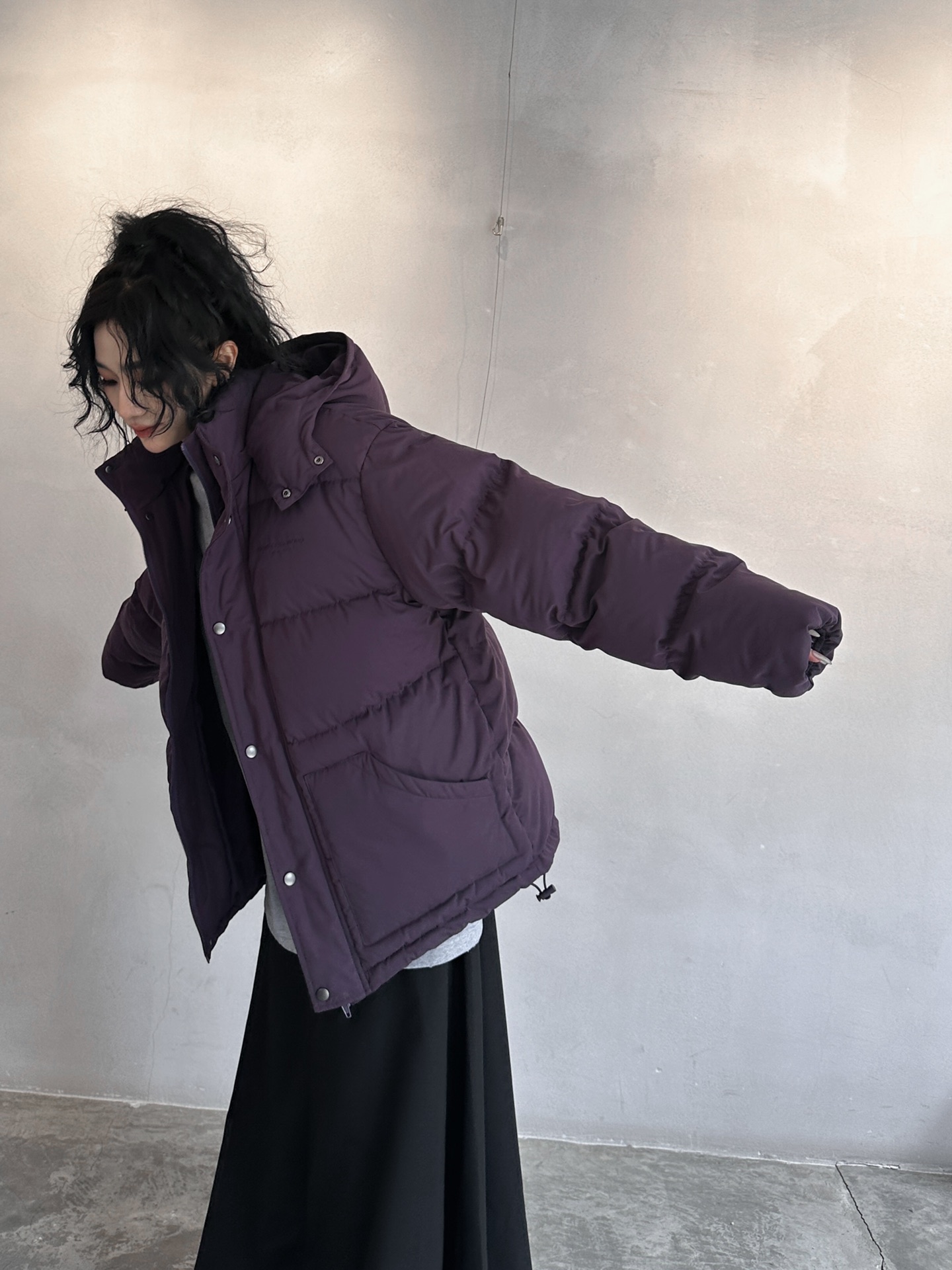 AW｜新款羽绒服，磨毛棉面料手感柔软肉感十足，连帽设计运动休闲，绗缝车线不易跑绒，内胆90白鸭绒填充，搭