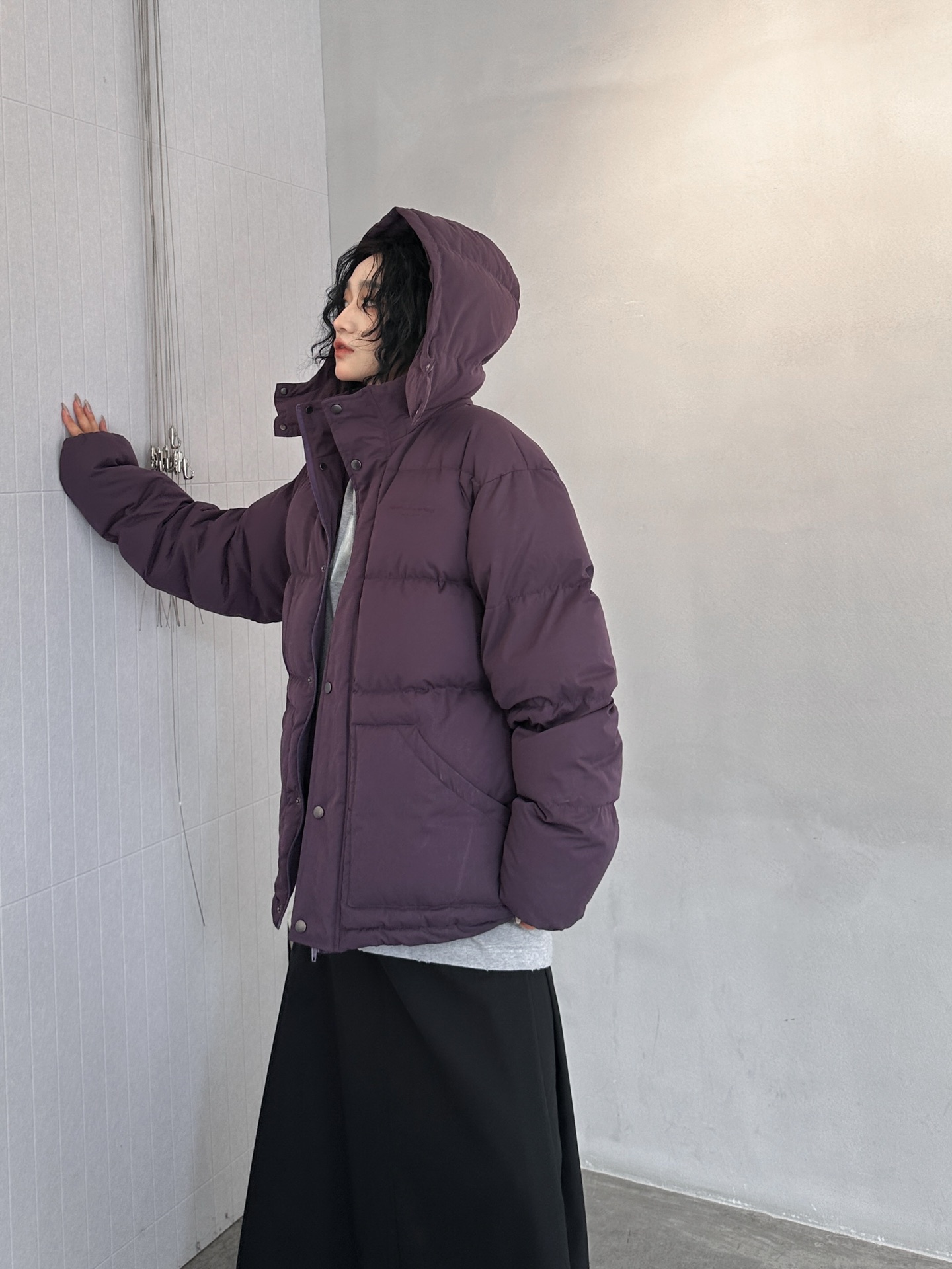 AW｜新款羽绒服，磨毛棉面料手感柔软肉感十足，连帽设计运动休闲，绗缝车线不易跑绒，内胆90白鸭绒填充，搭