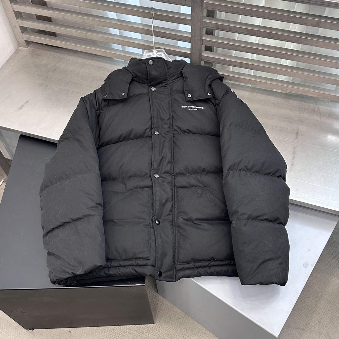 AW｜新款羽绒服，磨毛棉面料手感柔软肉感十足，连帽设计运动休闲，绗缝车线不易跑绒，内胆90白鸭绒填充，搭