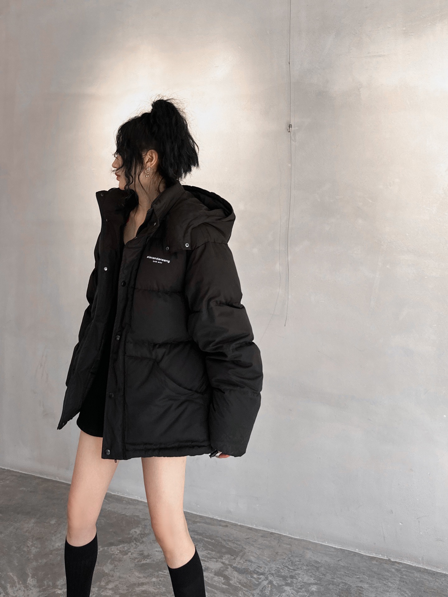 AW｜新款羽绒服，磨毛棉面料手感柔软肉感十足，连帽设计运动休闲，绗缝车线不易跑绒，内胆90白鸭绒填充，搭