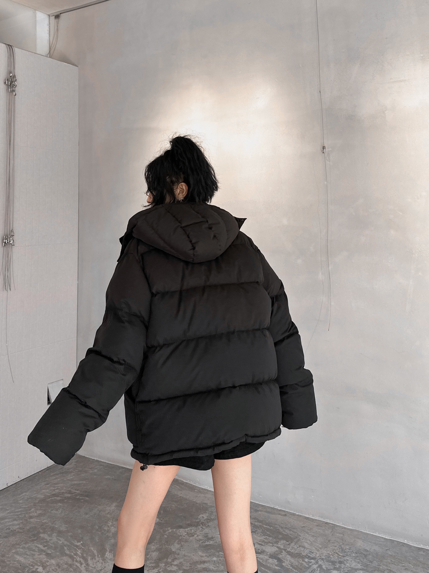 AW｜新款羽绒服，磨毛棉面料手感柔软肉感十足，连帽设计运动休闲，绗缝车线不易跑绒，内胆90白鸭绒填充，搭