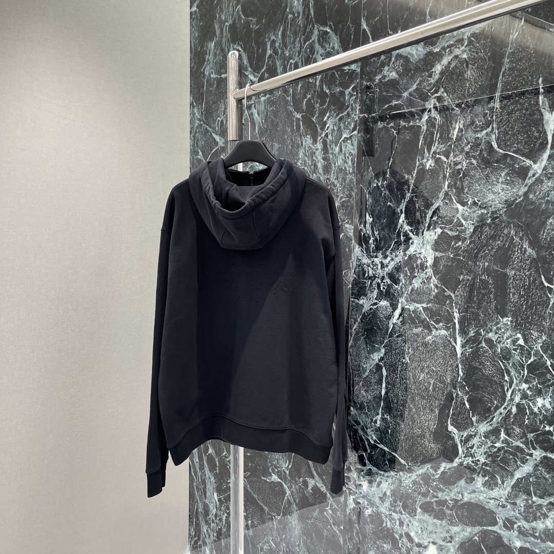 2024 MM6 Collection: High-Quality Women’s Clothing with Classic Alphabet Pattern - 图片 3