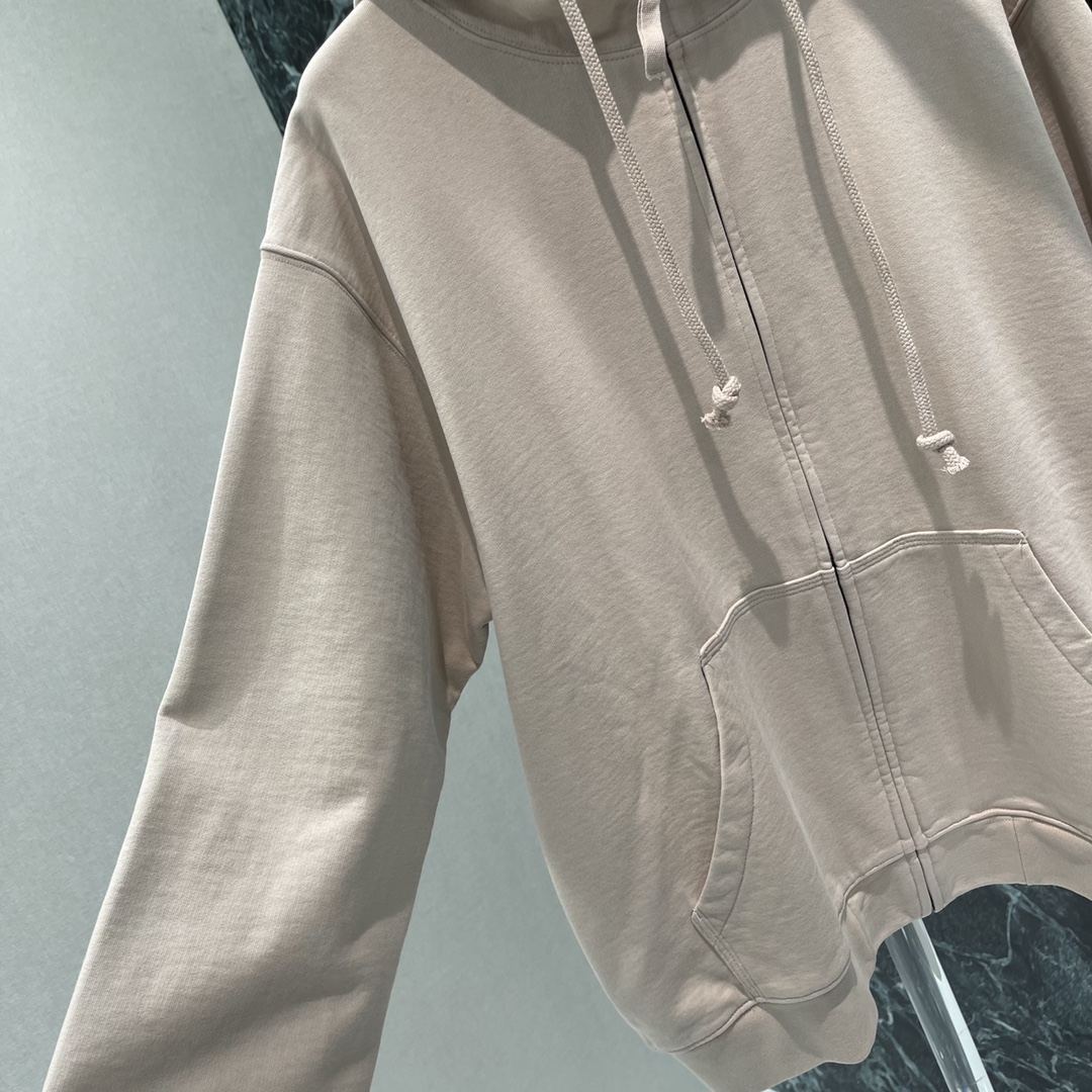 2024 MM6 Collection: High-Quality Women’s Clothing with Classic Alphabet Pattern - 图片 7