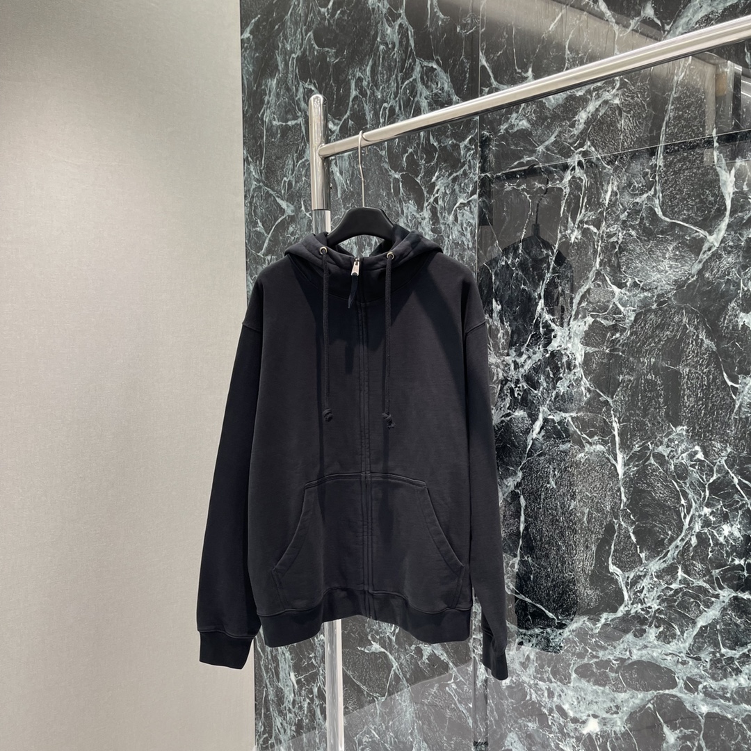 2024 MM6 Collection: High-Quality Women’s Clothing with Classic Alphabet Pattern - 图片 2