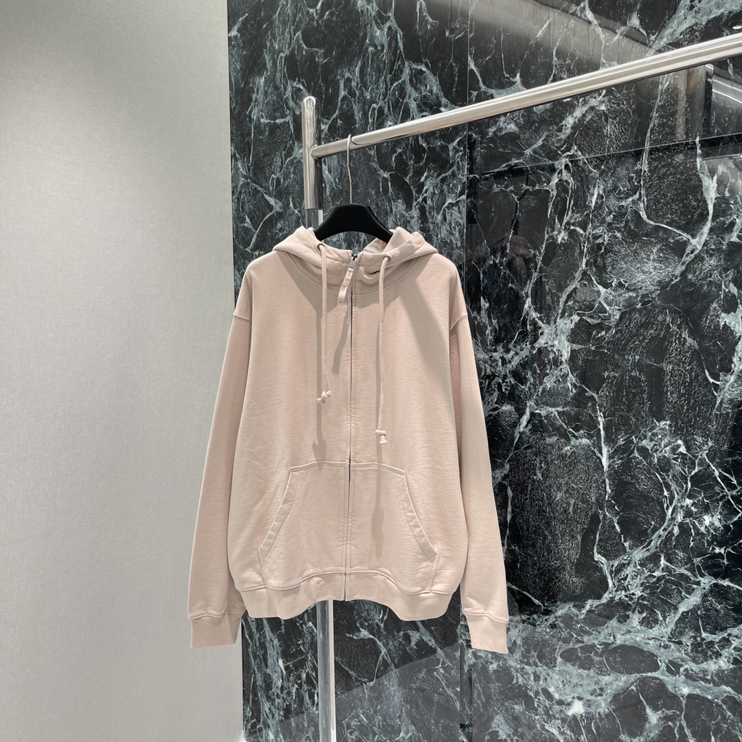2024 MM6 Collection: High-Quality Women’s Clothing with Classic Alphabet Pattern - 图片 4