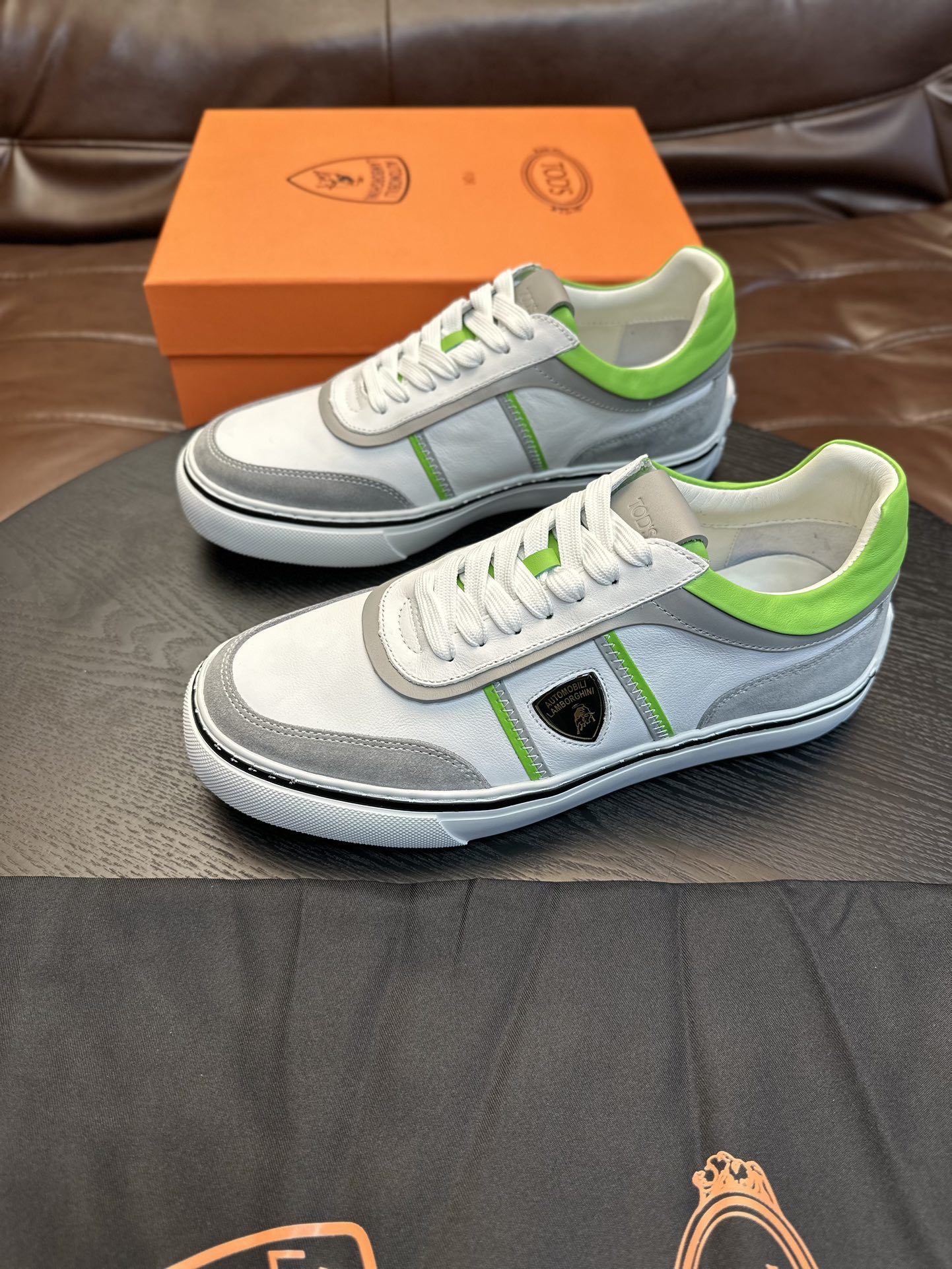 precio de fábrica TOD'S Tod's x Lamborghini Lamborghini , Este zapato athleisure está hecho de cuero