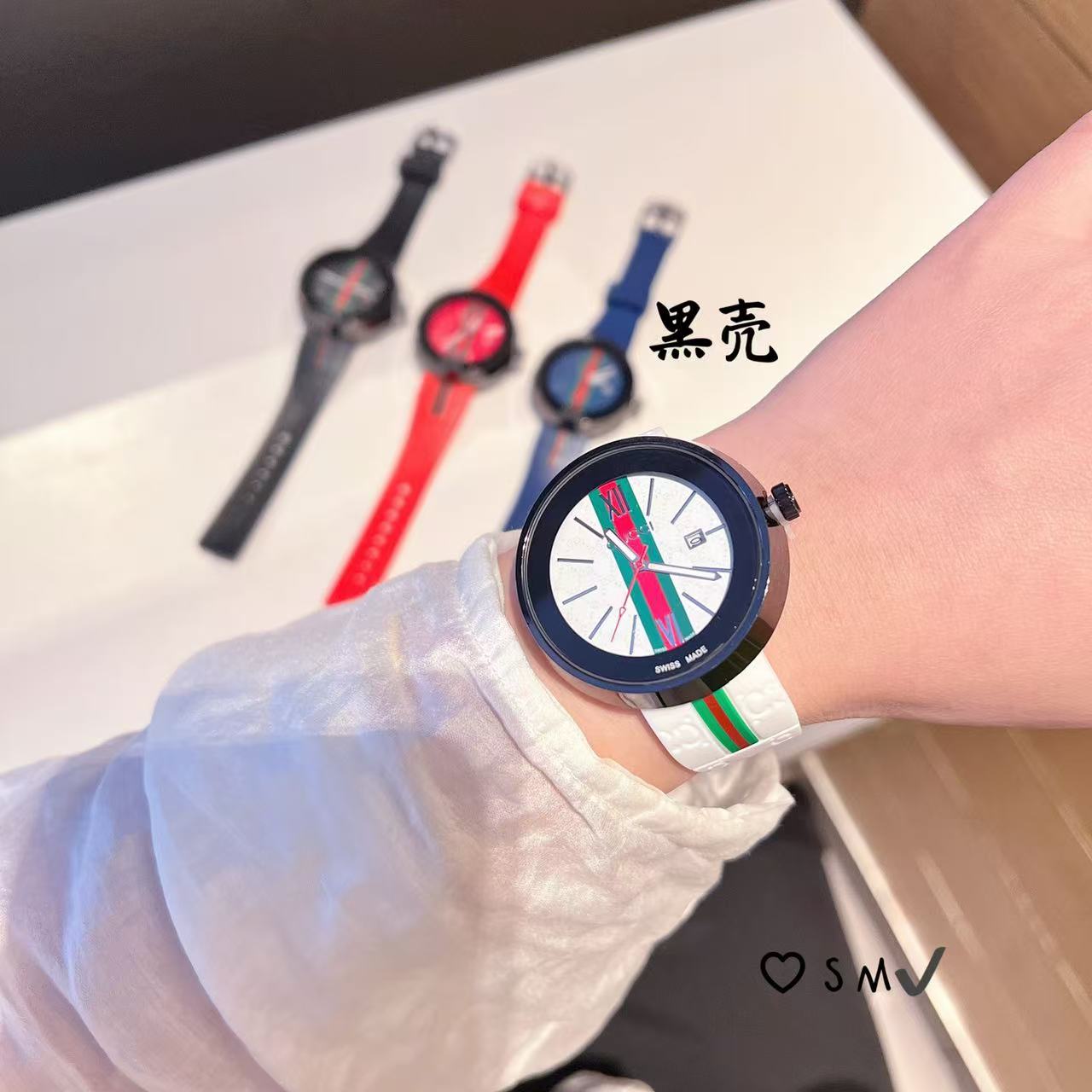 ❤️250包邮/原单代购级别
古驰Gucci 经典Dive系列百搭中性胶带腕表 瑞士石英机芯 蓝宝玻璃镜面 硅胶表带 时尚休闲各种风格都可以佩戴 尺寸40mm 厚11mm