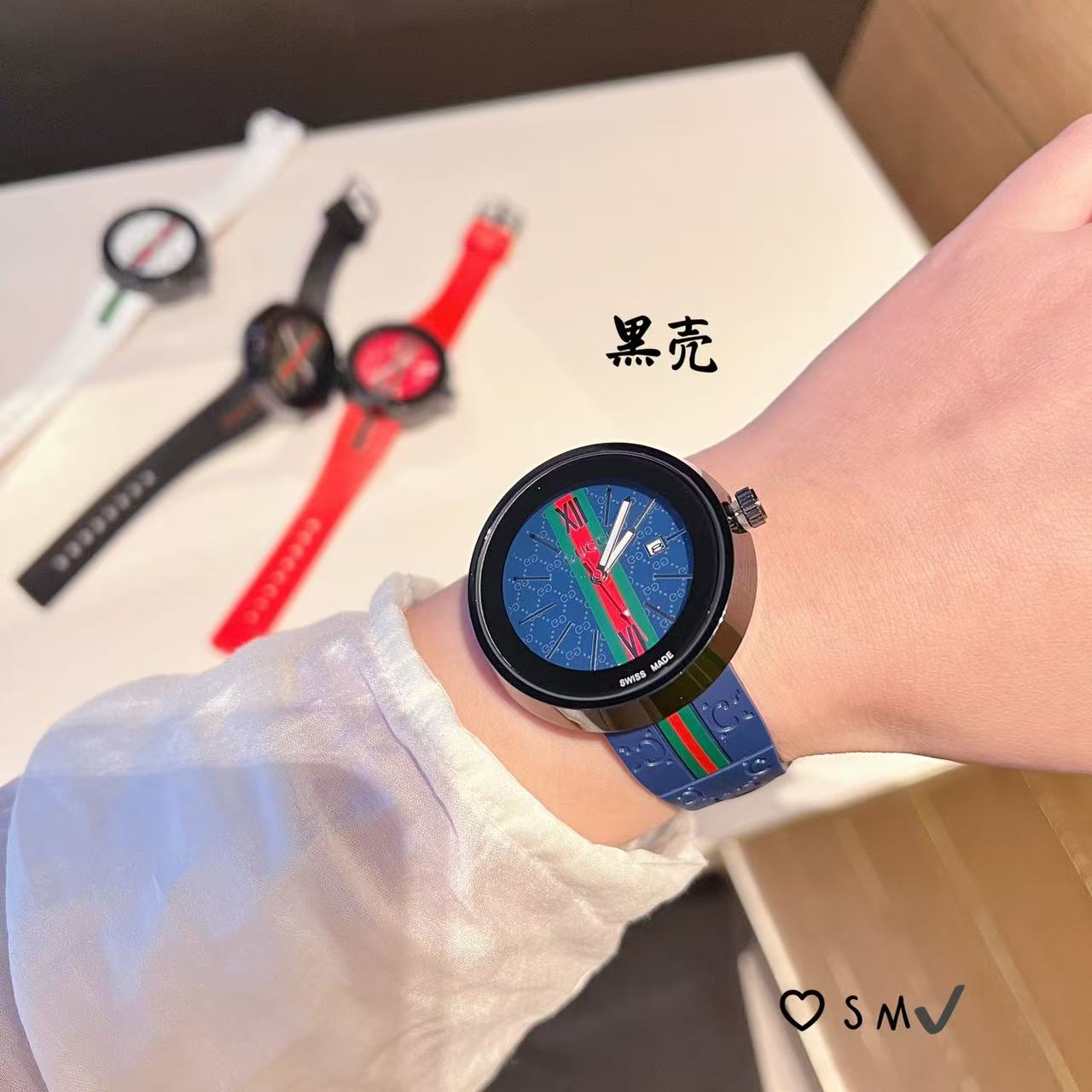❤️250包邮/原单代购级别
古驰Gucci 经典Dive系列百搭中性胶带腕表 瑞士石英机芯 蓝宝玻璃镜面 硅胶表带 时尚休闲各种风格都可以佩戴 尺寸40mm 厚11mm