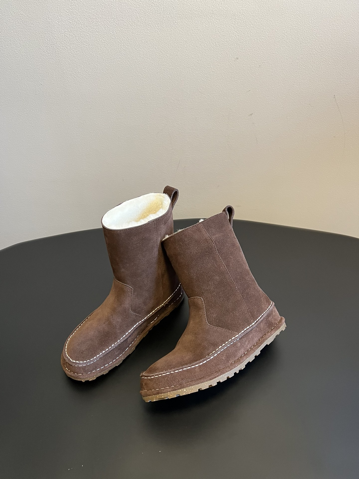 birkenstock 24ss 一脚蹬雪地靴这系列单鞋刚出就心动了 代购找很久才买到货，真的一鞋难求，