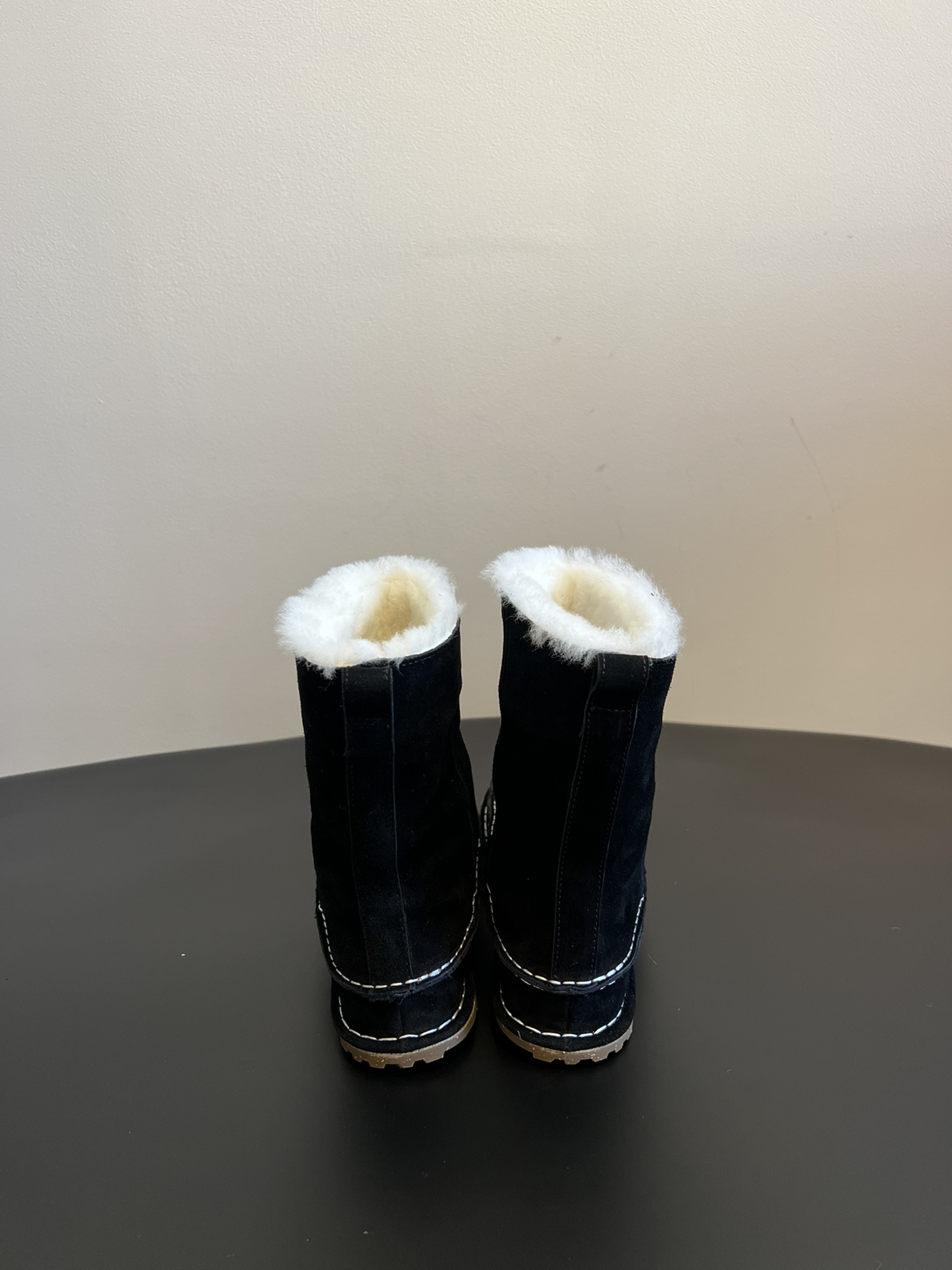 birkenstock 24ss 一脚蹬雪地靴这系列单鞋刚出就心动了 代购找很久才买到货，真的一鞋难求，