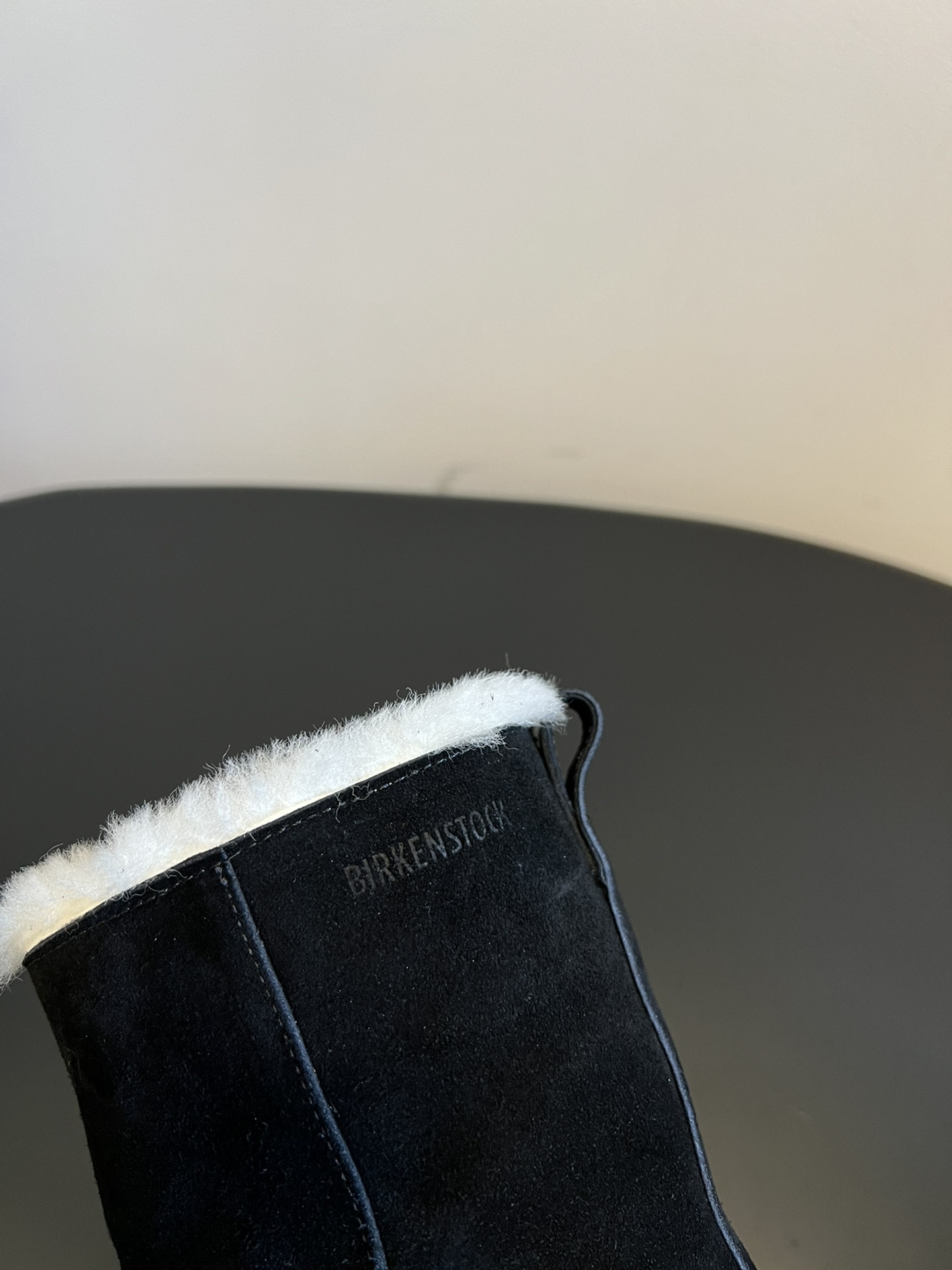 birkenstock 24ss 一脚蹬雪地靴这系列单鞋刚出就心动了 代购找很久才买到货，真的一鞋难求，