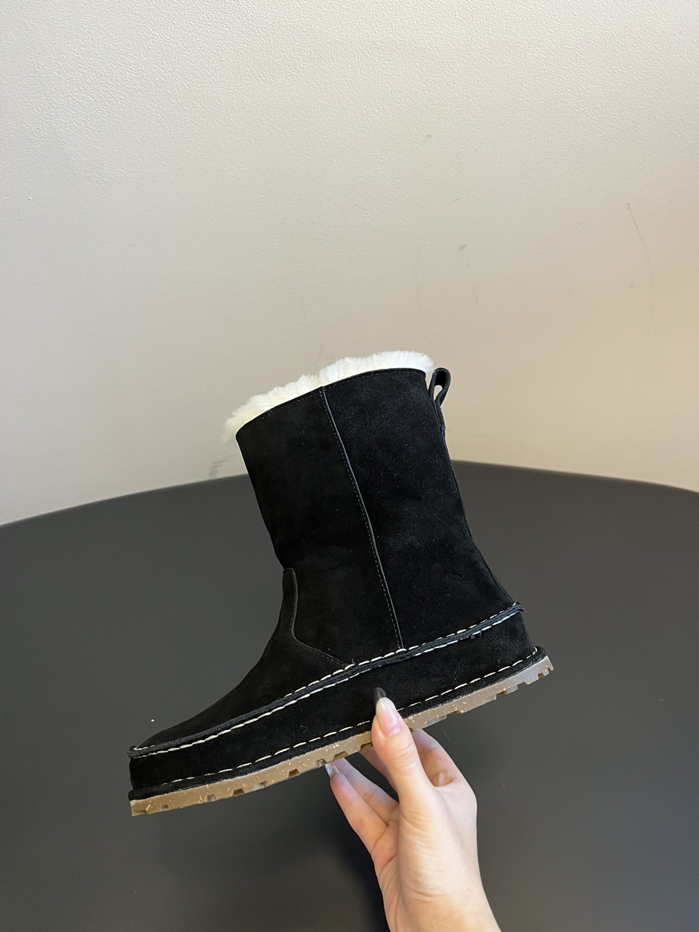 birkenstock 24ss 一脚蹬雪地靴这系列单鞋刚出就心动了 代购找很久才买到货，真的一鞋难求，