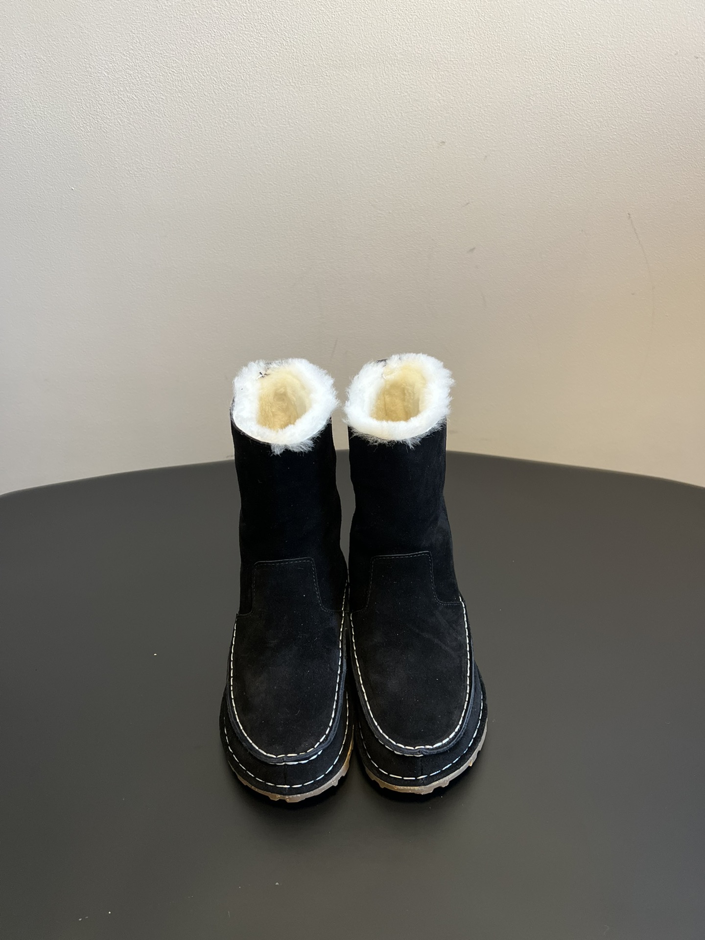 birkenstock 24ss 一脚蹬雪地靴这系列单鞋刚出就心动了 代购找很久才买到货，真的一鞋难求，