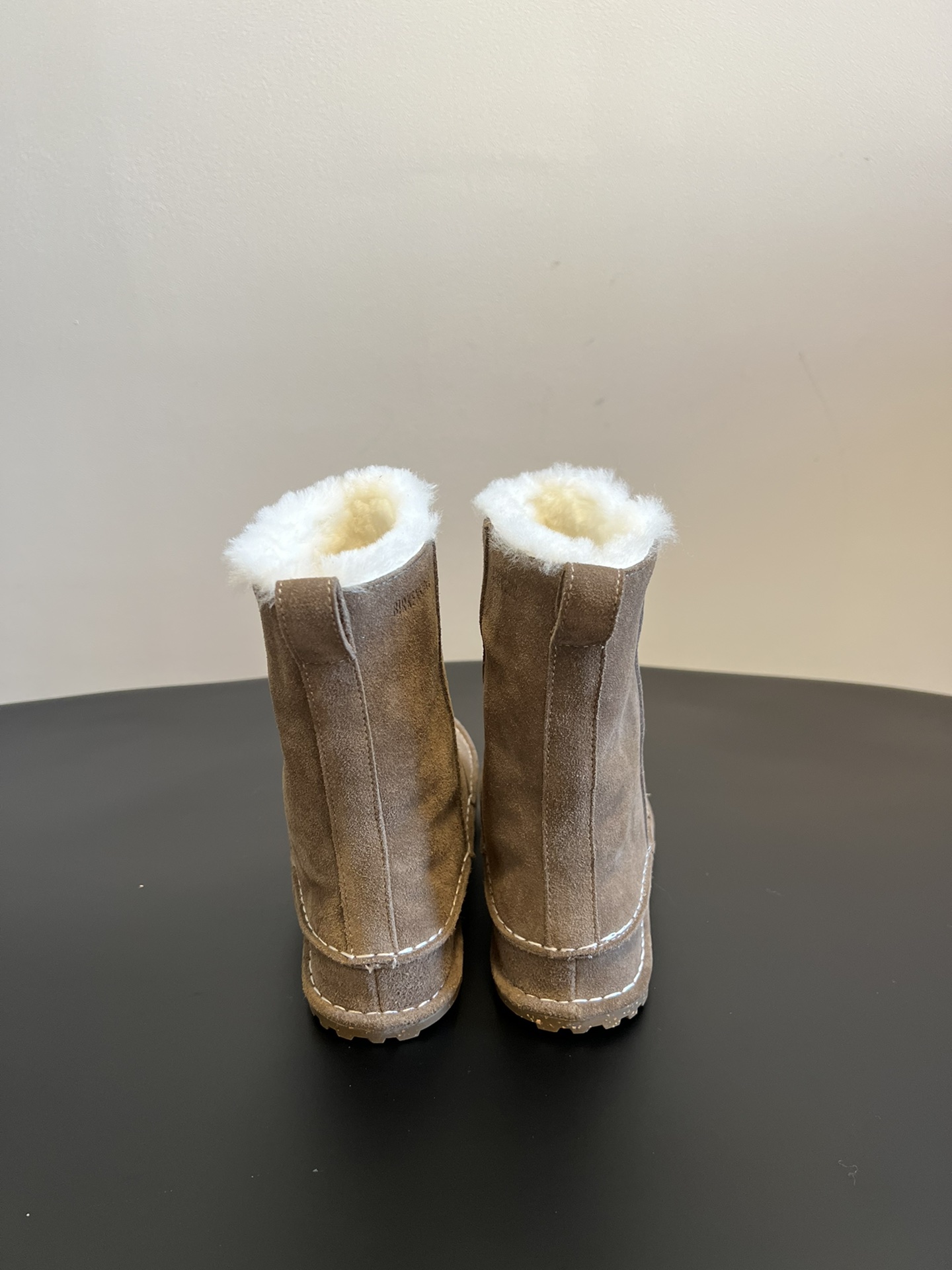 birkenstock 24ss 一脚蹬雪地靴这系列单鞋刚出就心动了 代购找很久才买到货，真的一鞋难求，