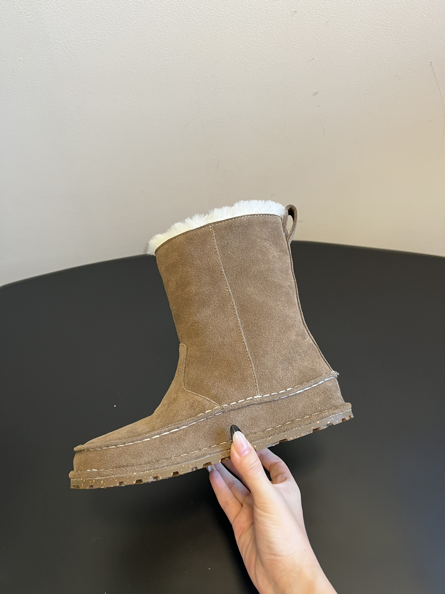 birkenstock 24ss 一脚蹬雪地靴这系列单鞋刚出就心动了 代购找很久才买到货，真的一鞋难求，