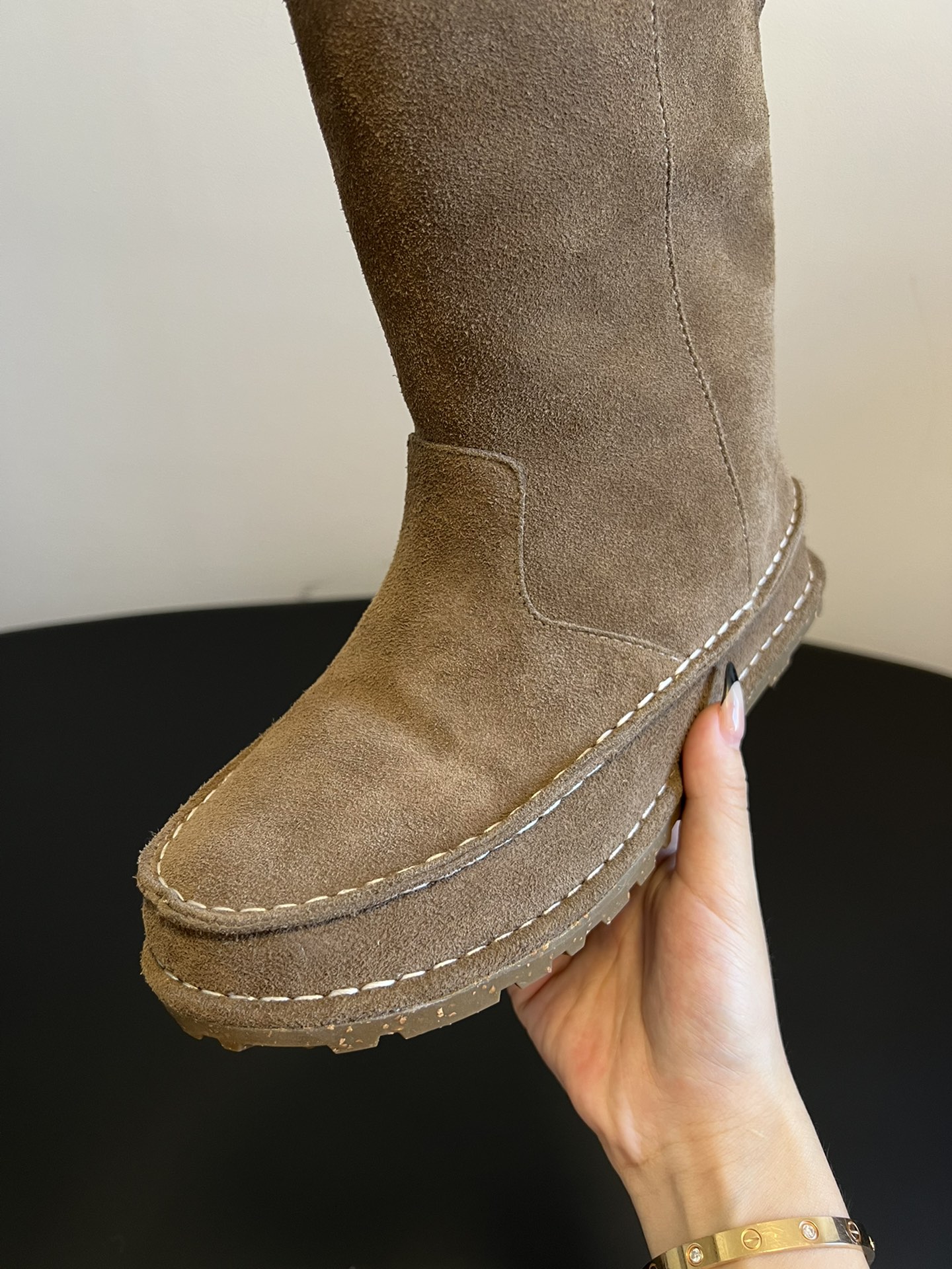 birkenstock 24ss 一脚蹬雪地靴这系列单鞋刚出就心动了 代购找很久才买到货，真的一鞋难求，