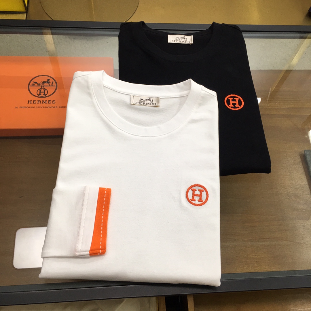 NO:132728,New product [Ais..] 2025 autumn and winter counter new products, casual long-sleeved T-shirts [bottoming], top trading company goods, heavy high-end products, original Italian products, perfect and first-class quality!  A single item with a strong sense of craft logo design, bringing fashion aesthetics to the extreme, it is quite artistic, and custom-made imported high-end mercerized cotton material!  The fabric is soft and comfortable!  The details are in place, and the construction is very unique and clever, and the whole body is clean and neat, and the lines are simple and elegant. It is suitable to wear a base alone!  Color: White Black Number of codes: M-3XL [Please report height and weight by placing an order].,,tees, t-shirt,alexander wang19860909新品【爱士..】 2025秋冬季专柜新品 休闲长袖T恤【打底】,顶级贸易公司货,重磅高端尖品,意大利原产 品相完美一流！工艺logo设计感超强的一款单品,将时装美学发挥到极致,相当有意境,定制进口高级丝光棉材质！面料柔软舒适！细节设计到位,非常别致巧妙的构建,通体干净利落,线条感简洁大方.单穿打底皆宜！ 颜色:白色 黑色 码数:M-3XL【下单请报身高体重】.,,tees，t-shirt,alexander wang,Men's clothing