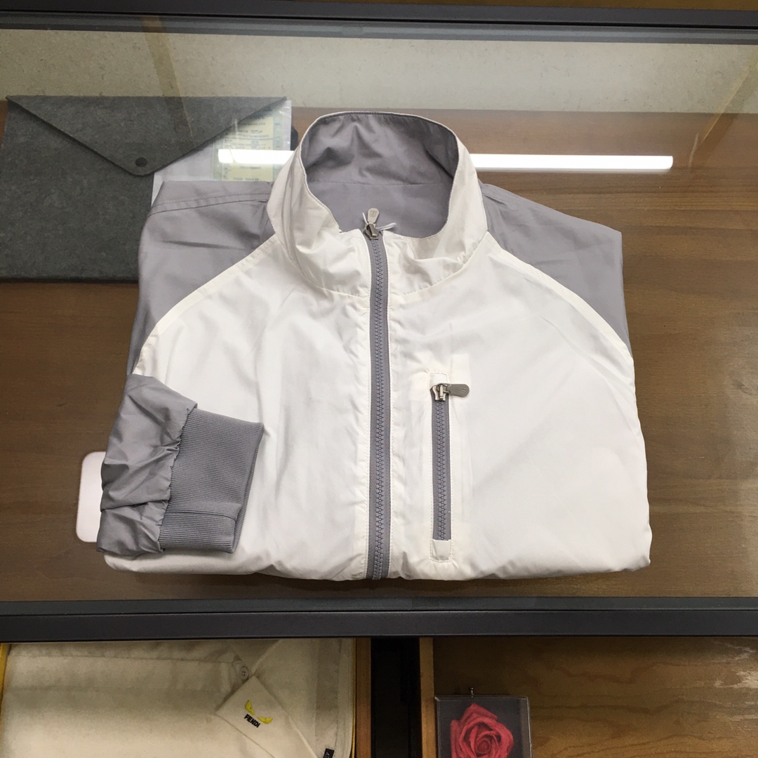 NO:600995,New double-sided jacket 'BC...' New model on the market, original goods, fashionable jackets and windbreakers made of imported Italian fabrics. European counters are synchronized, the upper body is more casual and generous, and the counter's original hardware is a new luxury and high-end customized accessory!  Luxurious brand-specific logo embellishment design, the highest quality shipments in the market, original accessories, the ultimate in luxury!  Soft and comfortable. The upper body is very handsome!  Suitable for any scene!  Size M-XXXL (178 140 catties L, maximum wear 190 catties),,jackets & coats,jackets & coats,alexander wang19860909新品双面夹克 《BC...》 新款上市 原单狠货 意大利进口面料时尚夹克风衣外套.欧洲专柜同步,上身更随意大方,专柜原版五金奢华高档定制配饰新作！奢华品牌特质logo点缀设计,市场最高品质出货、原版辅料,奢华极致！柔软舒适.上身爆帅！适合任意场景！ 尺码M-XXXL（178 140斤L 最大穿190斤）,,jackets & coats,jackets & coats,alexander wang,Men's clothing