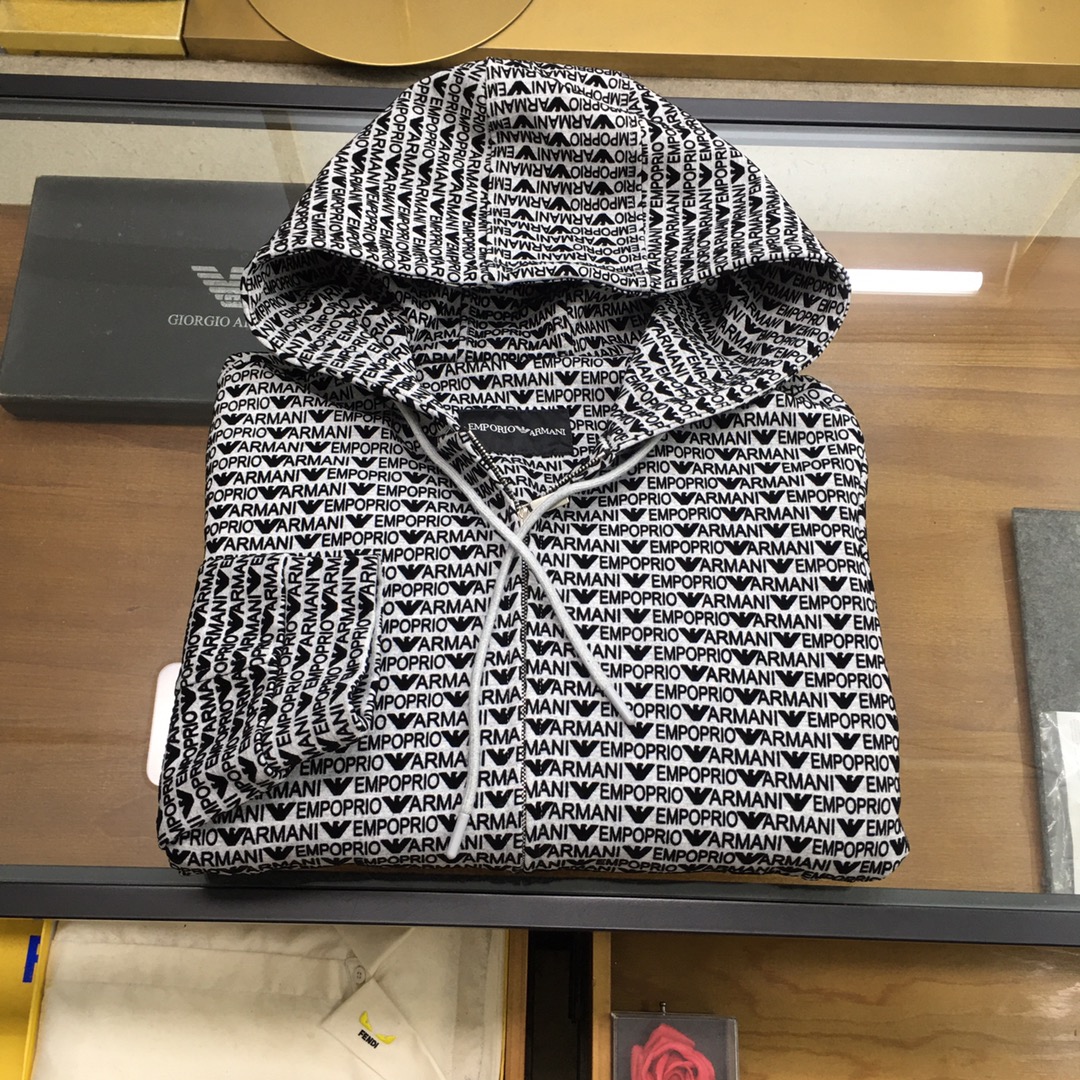 NO:601015,New jacket 'Aman...i' is now on the market. The original order is a tough one. Fashionable jackets and windbreakers made of imported Italian fabrics. The European counters are synchronized, the upper body is more casual and generous, and the counter's original hardware is a new luxury high-end customized accessory!  Luxurious brand-specific logo embellishment design, the highest quality shipments in the market, original accessories, the ultimate in luxury!  Soft and comfortable. The upper body is very handsome!  Suitable for any scene!  Size M-XXXL (178 140 catties L, maximum wear 190 catties),,jackets & coats,jackets & coats,alexander wang19860909新品夹克 《Aman...i》 新款上市 原单狠货 意大利进口面料时尚夹克风衣外套.欧洲专柜同步,上身更随意大方,专柜原版五金奢华高档定制配饰新作！奢华品牌特质logo点缀设计,市场最高品质出货、原版辅料,奢华极致！柔软舒适.上身爆帅！适合任意场景！ 尺码M-XXXL（178 140斤L 最大穿190斤）,,jackets & coats,jackets & coats,alexander wang,Men's clothing