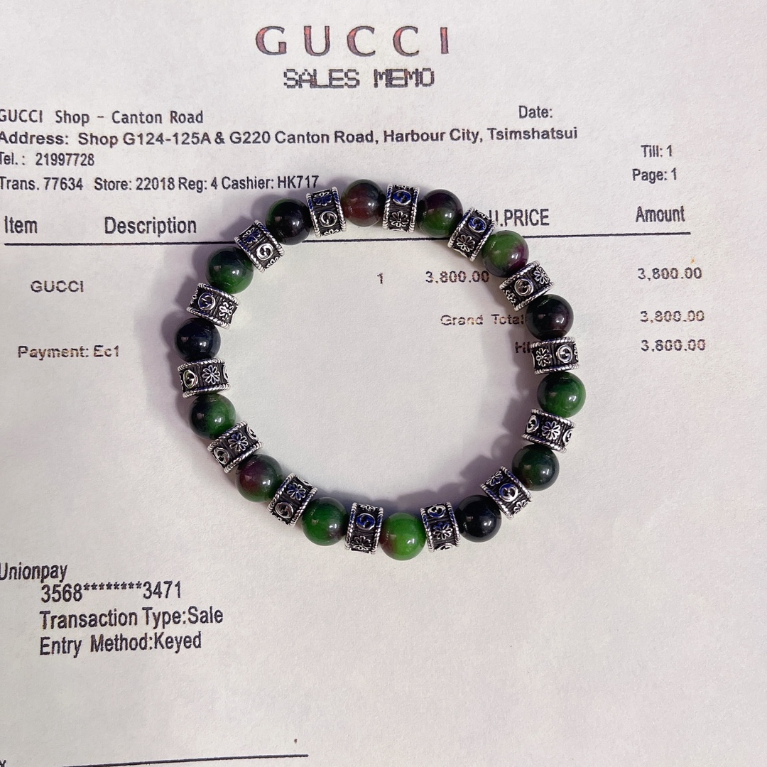 NO:109190,Gucci, the new product released Jumei's latest bracelet has a higher grade, the same style as the star, details are used to treat the version, non-market bright style, this model has been released, Gucci is very easy to match with trendy clothes, high-quality accessories, gucci19860909批古驰 新品发布巨美最新款手串档次更高明星同款 细节对版做旧处理 非市面亮面版型 这款一直在出 古弛里面热卖款 非常好搭配潮流衣服,饰品精品,gucci,Jewelry