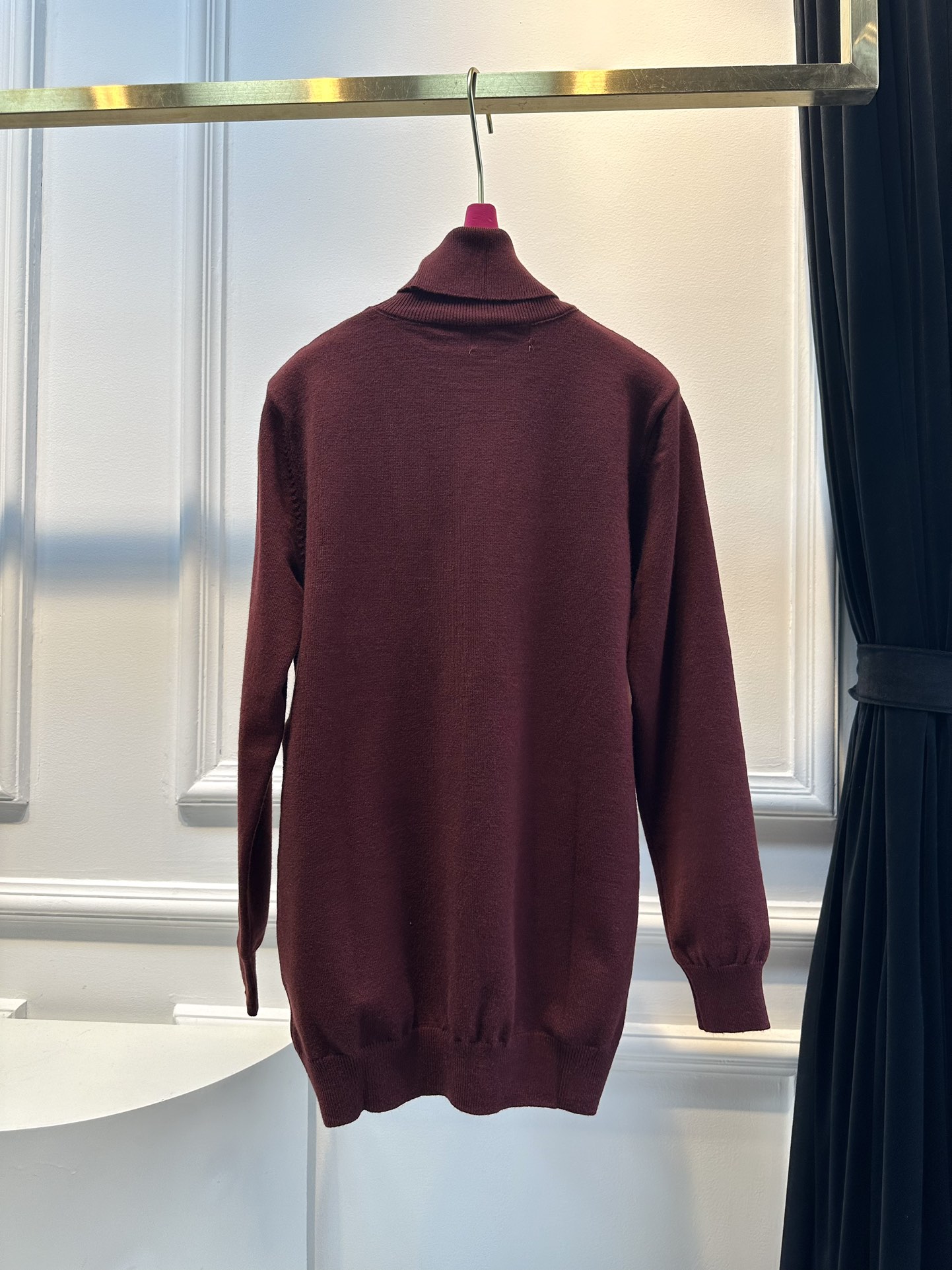 尺码F.均码，。
miumi*秋冬最字母刺绣logo高领毛衣 🩶时髦慵懒 廓形高领设计 上身一整个氛围感