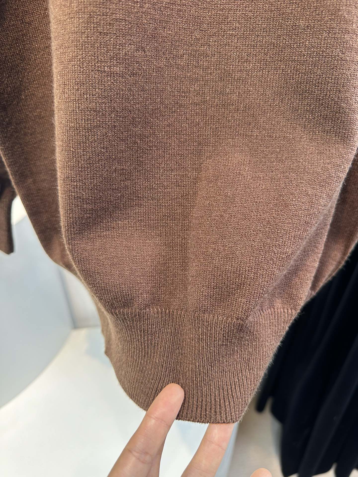 尺码F.均码，。
miumi*秋冬最字母刺绣logo高领毛衣 🩶时髦慵懒 廓形高领设计 上身一整个氛围感