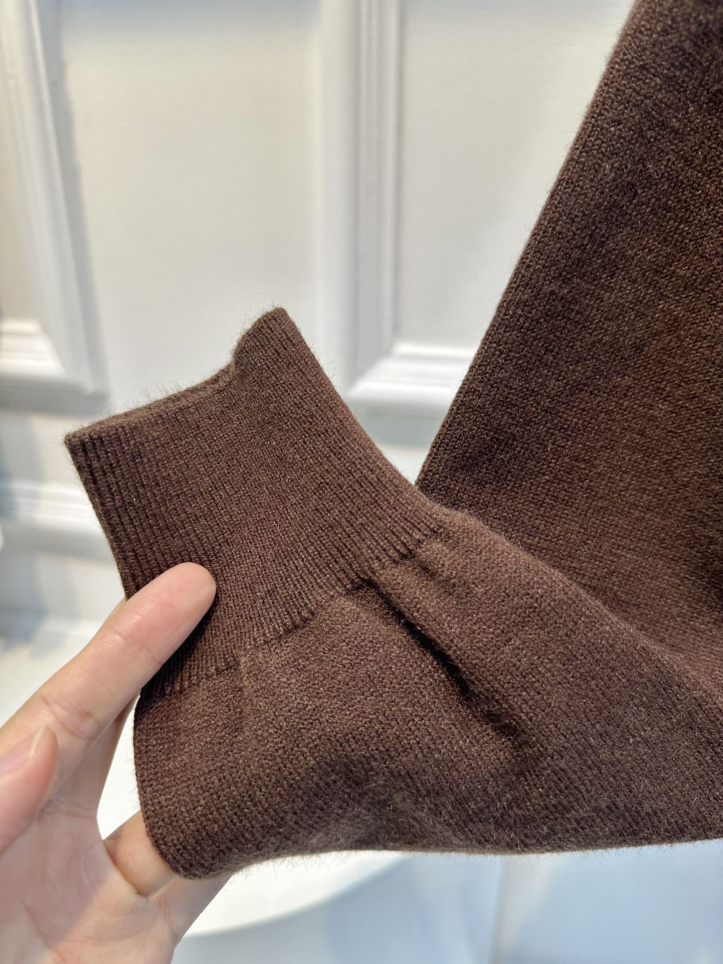 尺码F.均码，。
miumi*秋冬最字母刺绣logo高领毛衣 🩶时髦慵懒 廓形高领设计 上身一整个氛围感