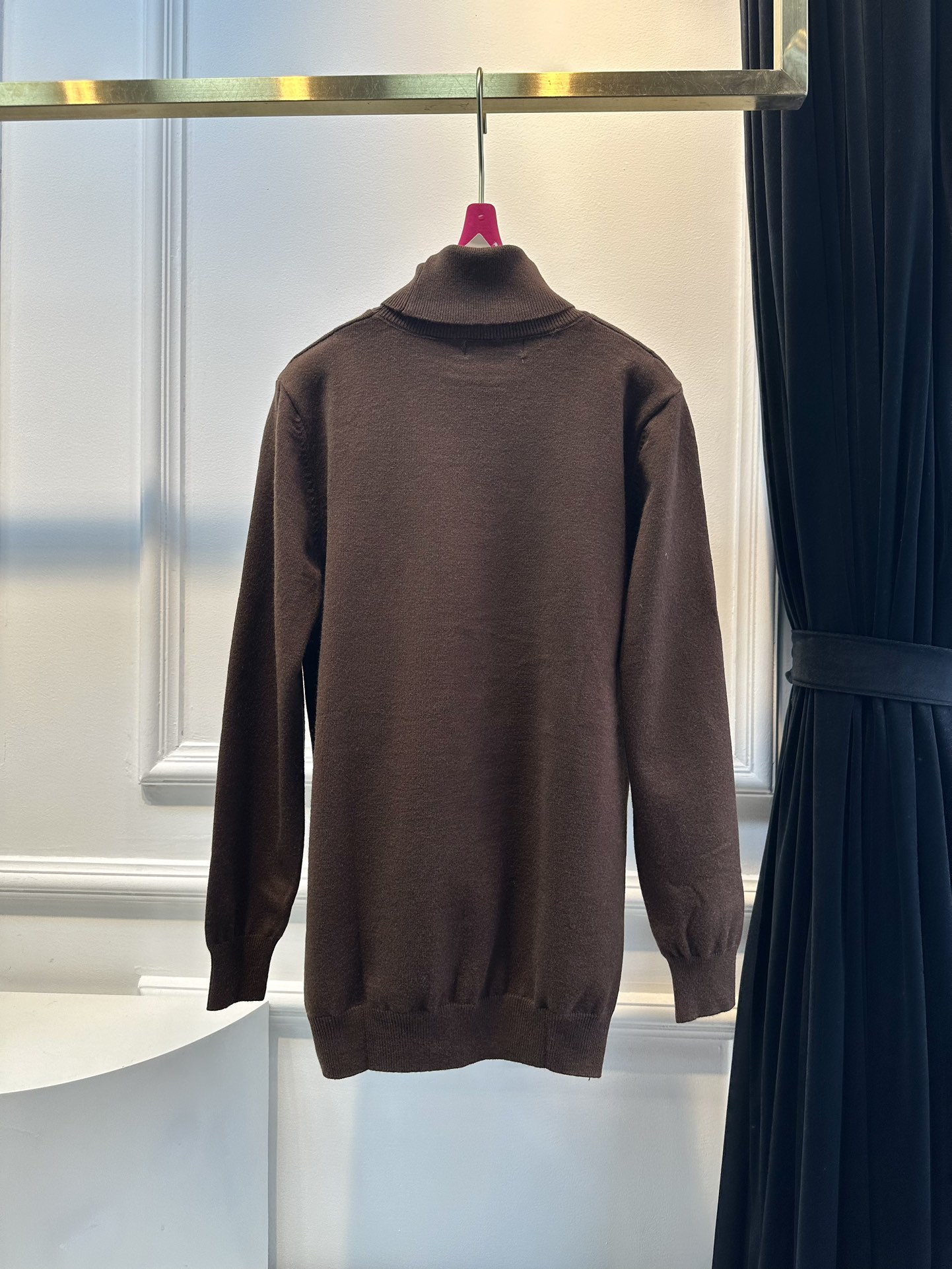 尺码F.均码，。
miumi*秋冬最字母刺绣logo高领毛衣 🩶时髦慵懒 廓形高领设计 上身一整个氛围感