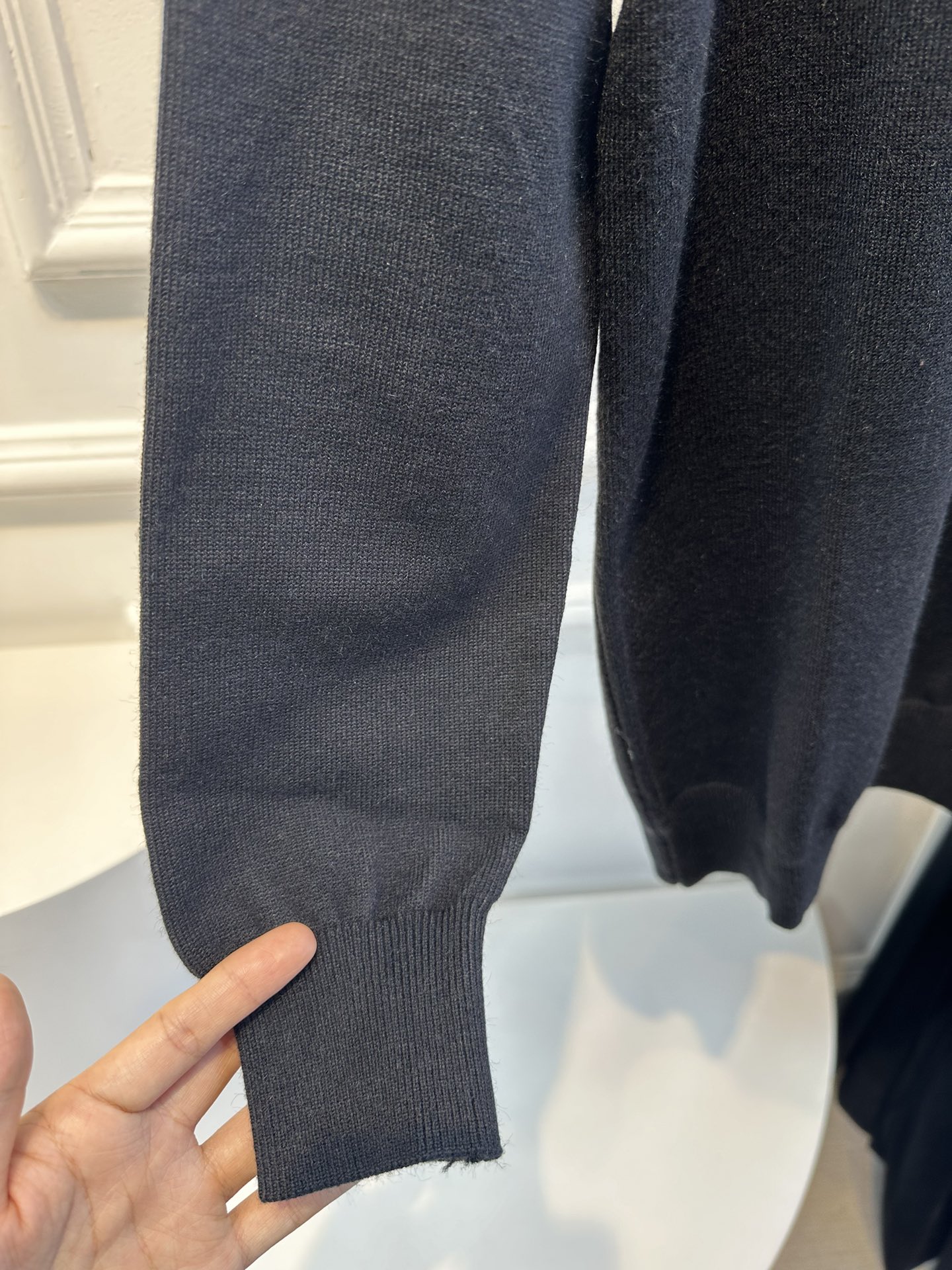 尺码F.均码，。
miumi*秋冬最字母刺绣logo圆领毛衣 🩶时髦慵懒 廓形高领设计 上身一整个氛围感