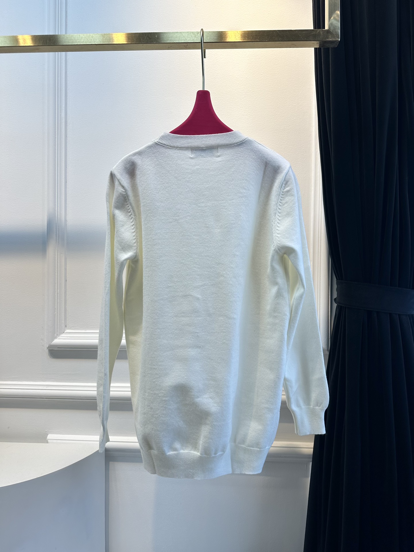 尺码F.均码，。
miumi*秋冬最字母刺绣logo圆领毛衣 🩶时髦慵懒 廓形高领设计 上身一整个氛围感