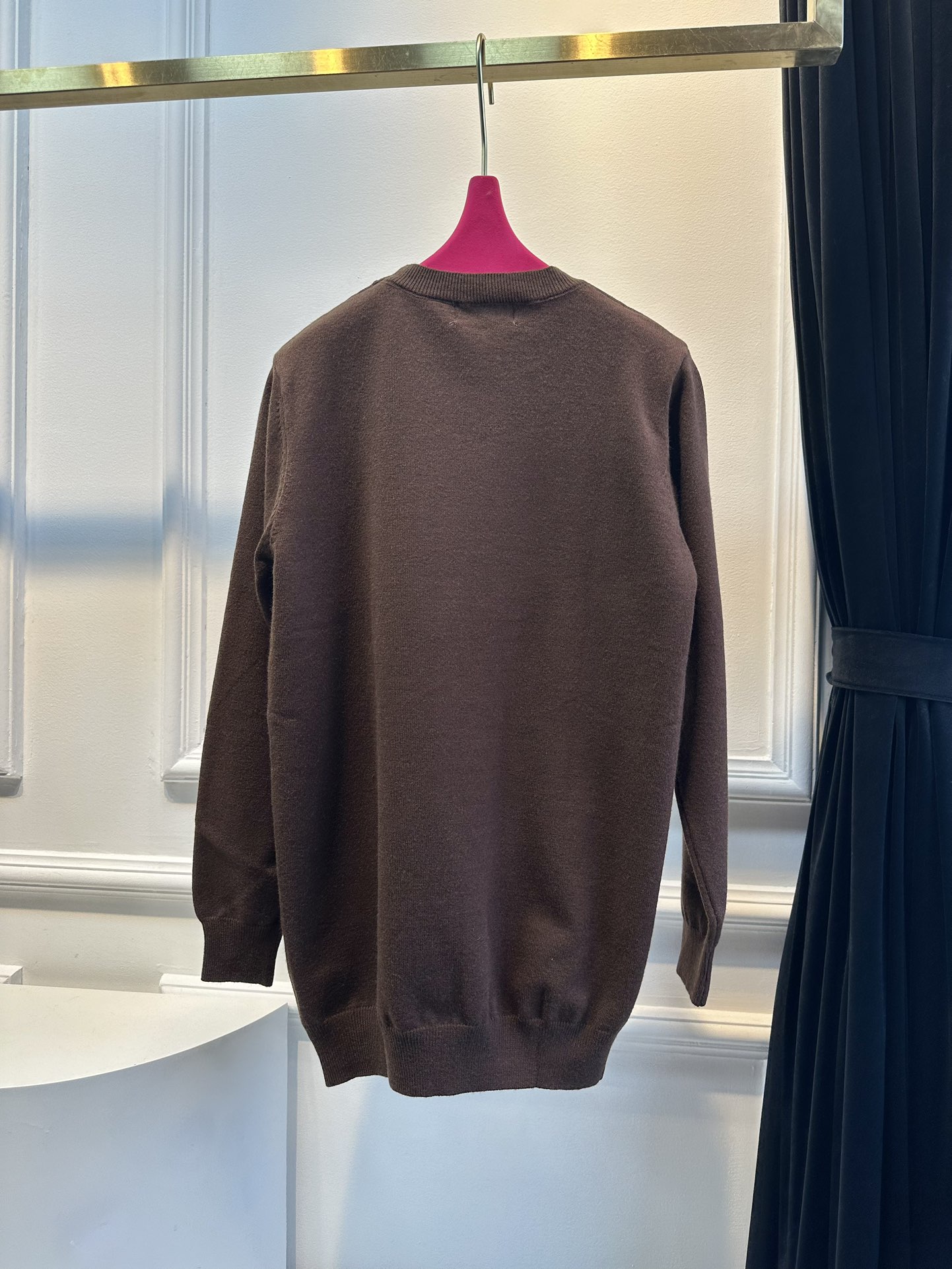 尺码F.均码，。
miumi*秋冬最字母刺绣logo圆领毛衣 🩶时髦慵懒 廓形高领设计 上身一整个氛围感