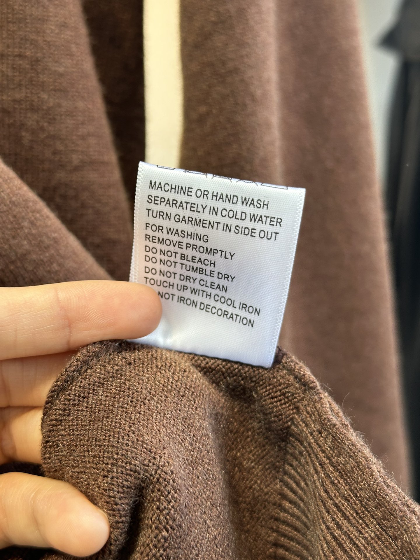 尺码F.均码，。
miumi*秋冬最字母刺绣logo圆领毛衣 🩶时髦慵懒 廓形高领设计 上身一整个氛围感