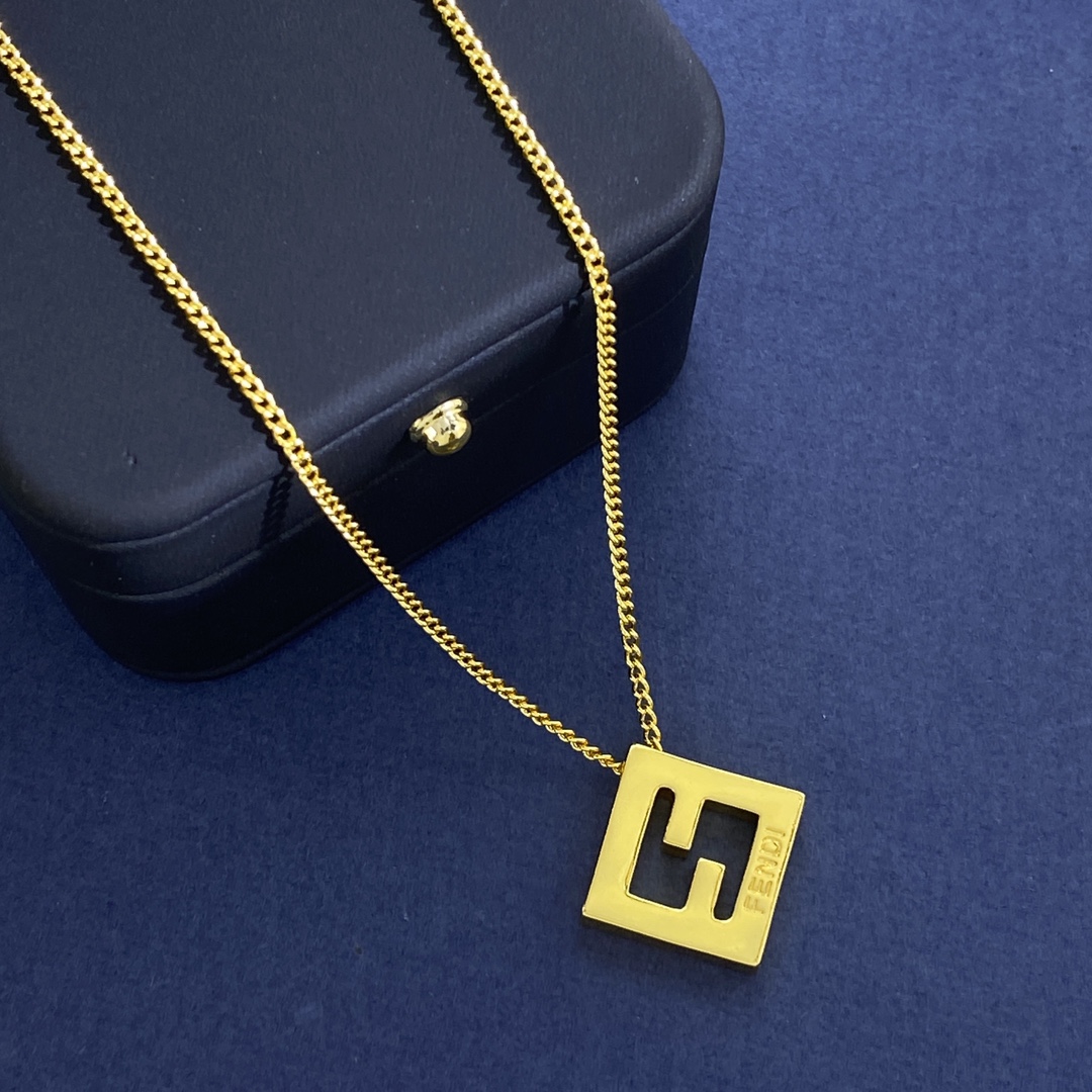 Fendi Geometric Square Necklace Collection in Brass and 18K Gold - 图片 2