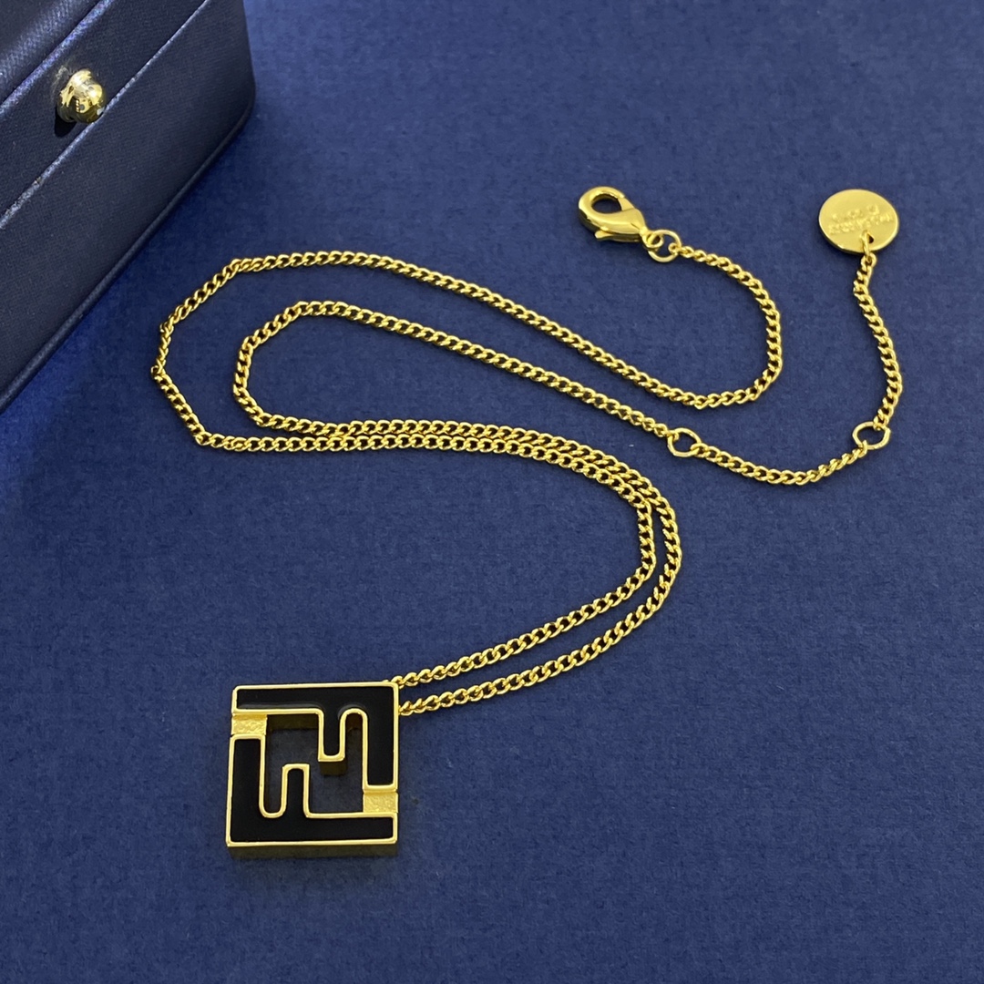 Fendi Geometric Square Necklace Collection in Brass and 18K Gold - 图片 5