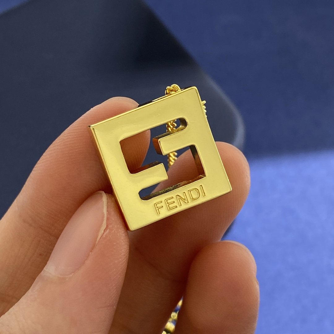 Fendi Geometric Square Necklace Collection in Brass and 18K Gold - 图片 6