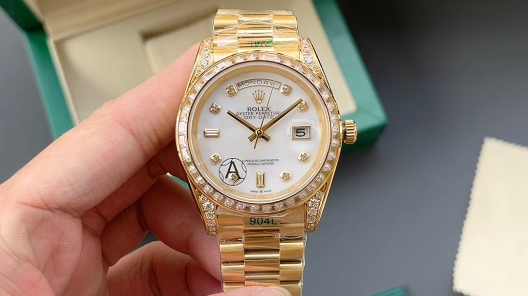 Rolex Oyster Perpetual Day-Date Gouden Diamanten Horloge - Luxe en Stijl
