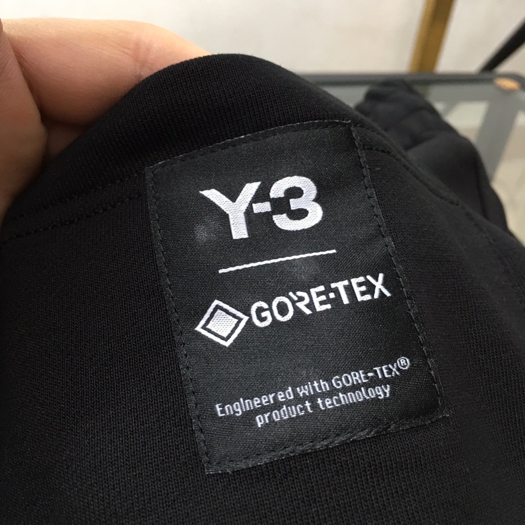  新品🌹 《Y-3...》💕
秋冬新款宽版休闲裤！官网同步发售。品牌经典LOGO休闲裤 ，定制面料，舒适