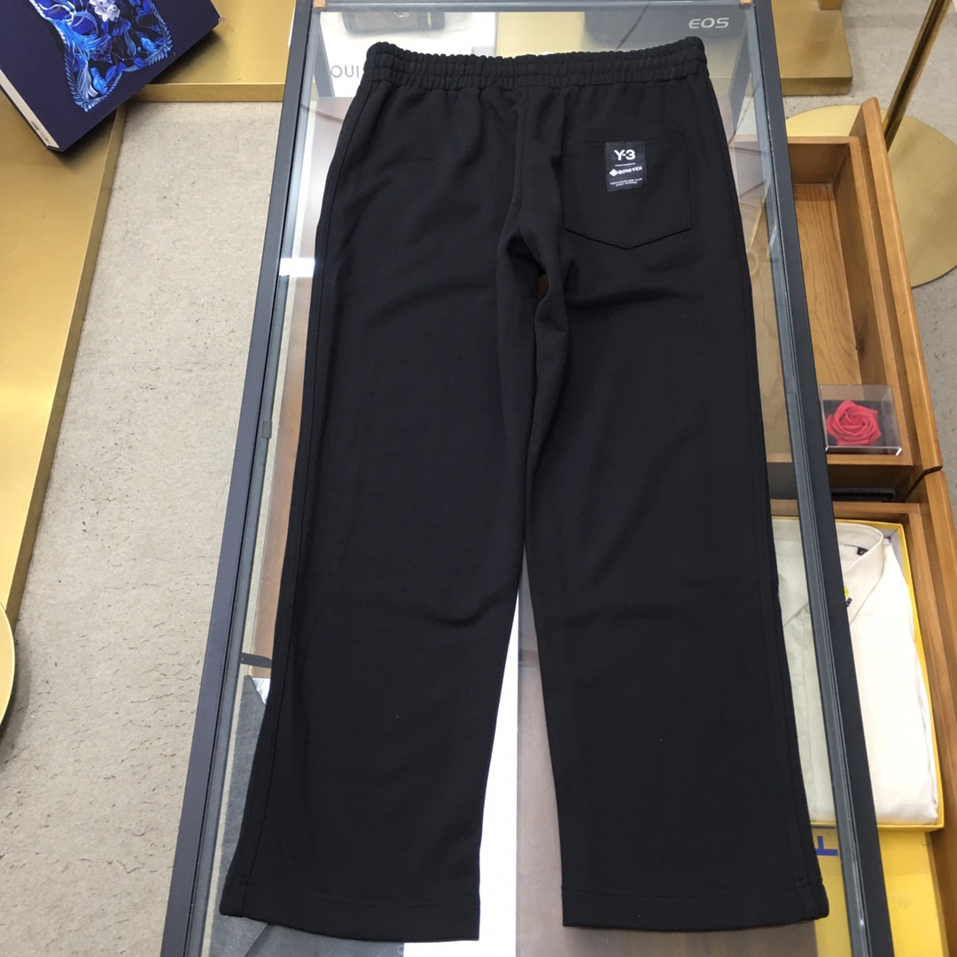  新品🌹 《Y-3...》💕
秋冬新款宽版休闲裤！官网同步发售。品牌经典LOGO休闲裤 ，定制面料，舒适