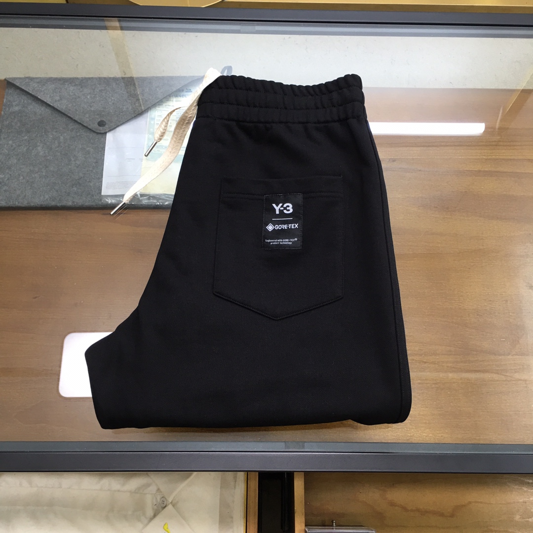  新品🌹 《Y-3...》💕
秋冬新款宽版休闲裤！官网同步发售。品牌经典LOGO休闲裤 ，定制面料，舒适