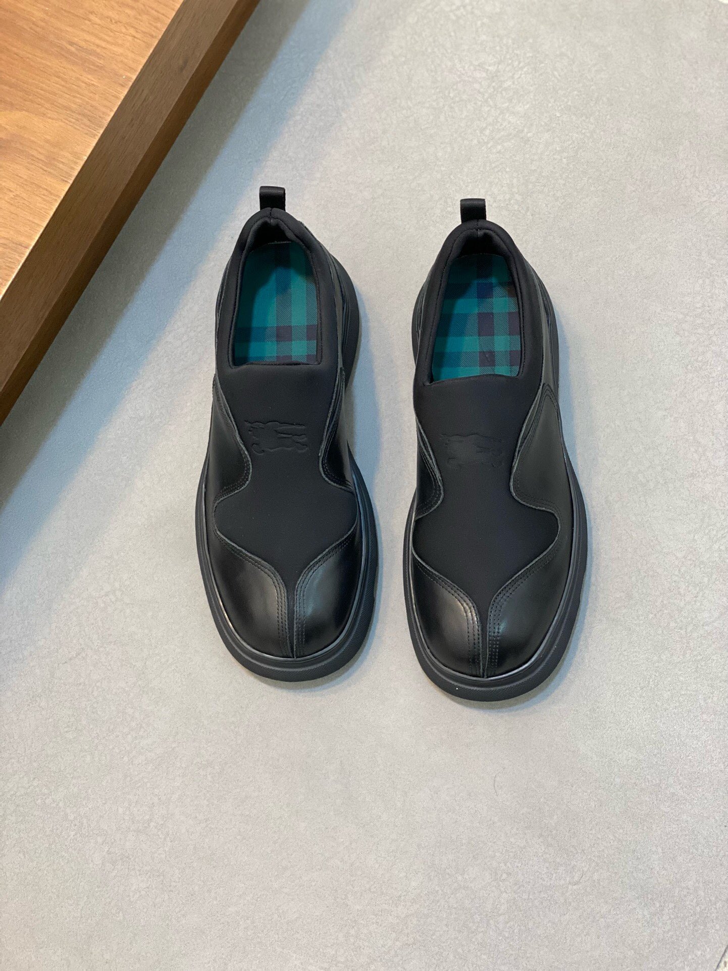 NO:219473,Brand BURBERRY original color matching Size 39-44 Custom made 38.45 Price Material Burberry new products Men's casual shoes Official website synchronized new uppers using original imported cowhide Breathable mesh lining Mesh footbed Heavy industrial men's shoes Comfortable casual and simple style design Fashion trend original rubber outsole, Burberry casual shoes, burberry, burberry, cowhide19860909品牌BURBERRY 颜色原版配色 码数39-44定做38.45 价格 材质巴宝莉新品 男士 休闲鞋 官网同步新款鞋面采用原版进口牛皮 透气网布内里 网布垫脚 重工业男鞋 上脚舒适休闲简约的版型设计时尚潮流原版橡胶大底,巴宝莉 休闲鞋,burberry,burberry,cowhide,Men's shoes