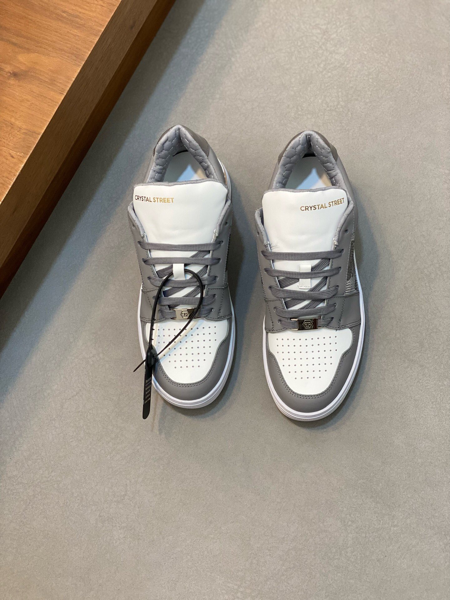 NO:219263,Brand PHILIPP PLEIN Color original color matching Number of 39-44 Custom made 38.45 Price Material Philip Purant's latest original replica!  Original single boutique fashion sneakers are first-class in workmanship, with soft cowhide upper splicing. Perfect combination, imported water-dyed cowhide foot pads@suitable for all kinds of travel, rubber sole non-slip and wear-resistant, qp Philip casual shoes, PHILIPP PLEIN, sneakers, cowhide19860909品牌PHILIPP PLEIN 颜色原版配色 码数39-44定做38.45 价格 材质菲利普·普兰最新款原版复刻！原单精品时尚运动鞋做工一流,鞋面柔软牛皮拼接.完美结合、进口水染牛皮垫脚@适合各种出行,橡胶大底防滑耐磨,qp 菲利普 休闲鞋,PHILIPP PLEIN,sneakers,cowhide,Men's shoes